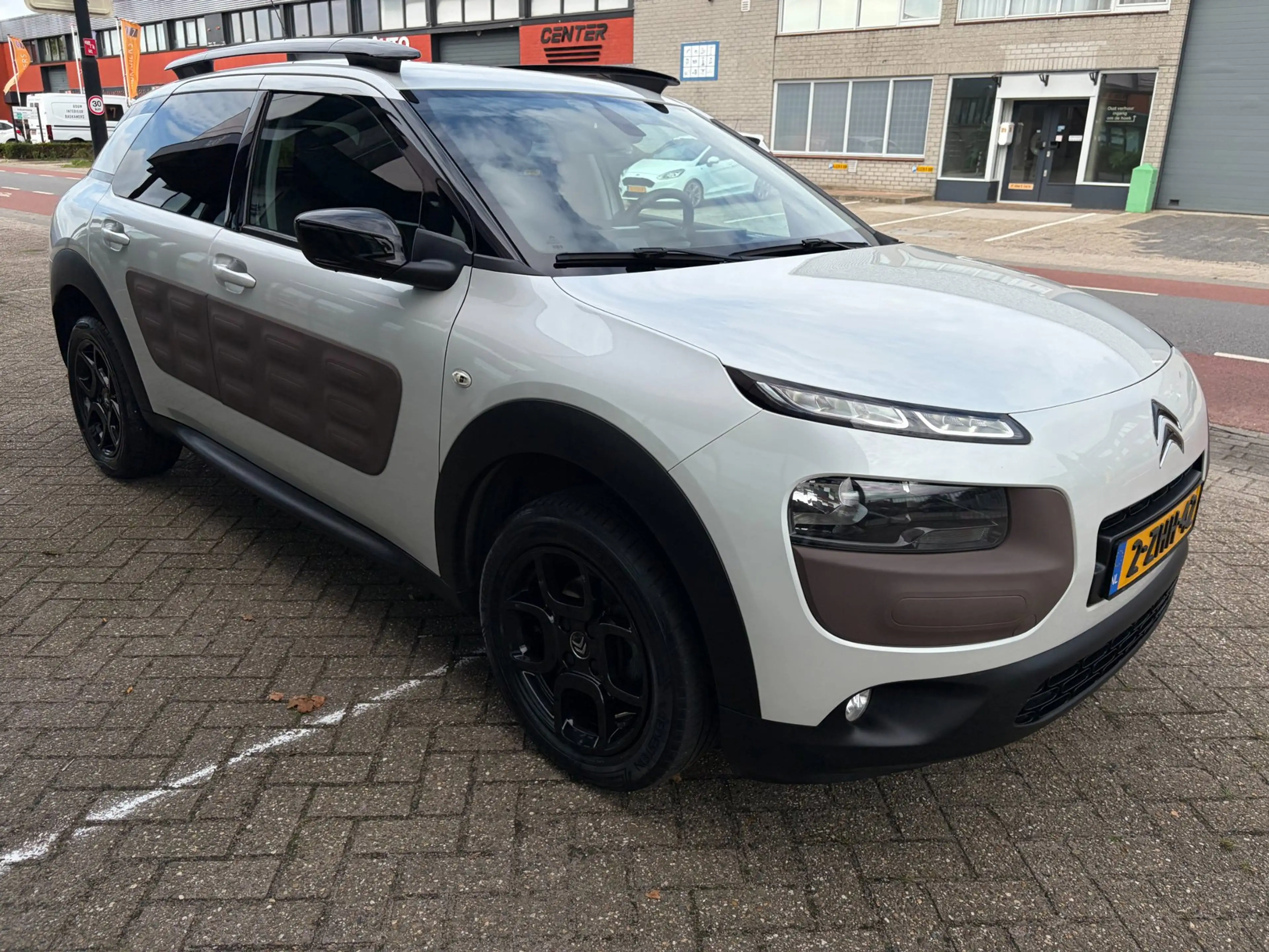 Citroen C4 Cactus 1.2 VTi Shine / Camera / Navi / LED / Trekhaak — photo 8