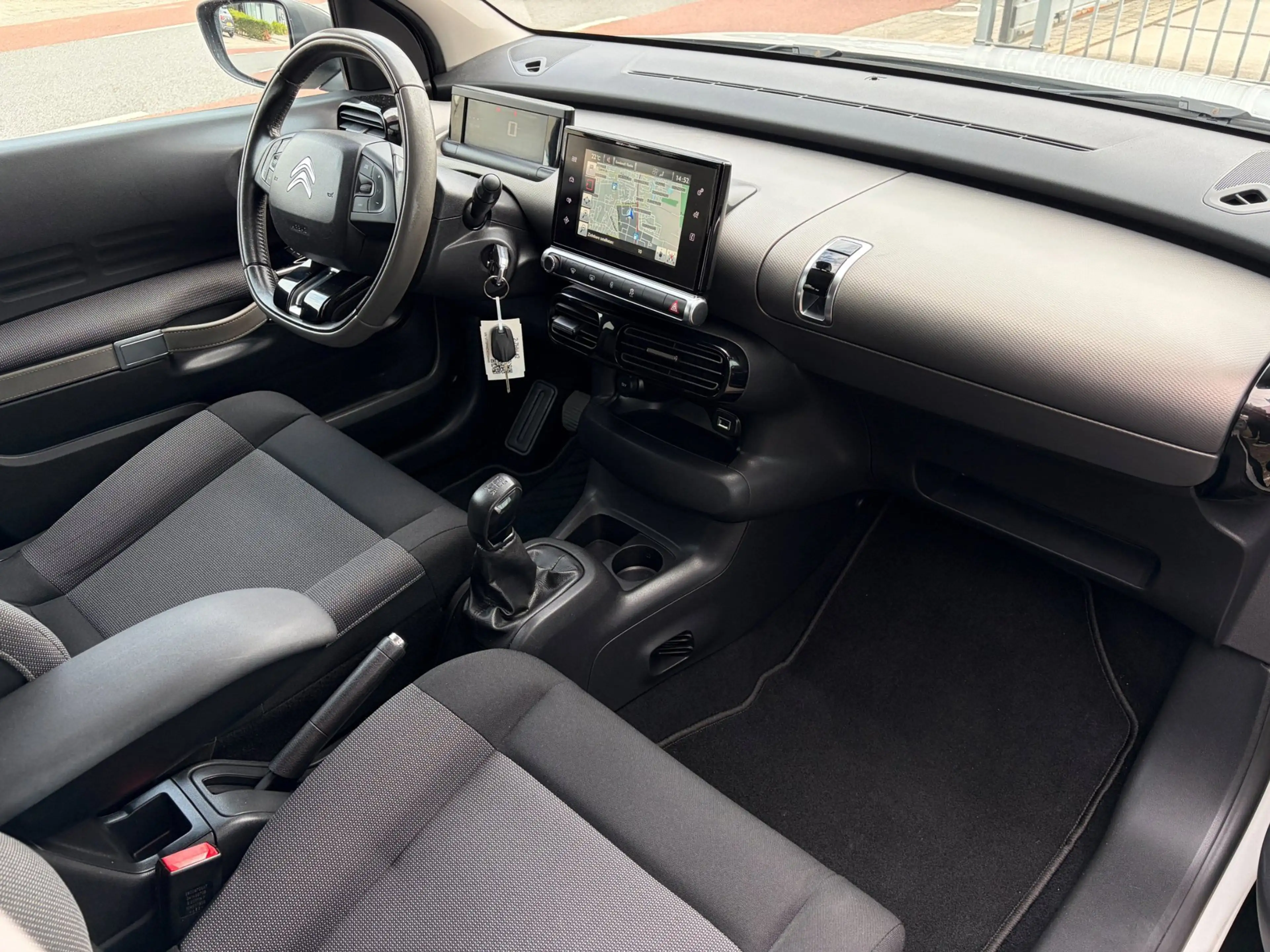Citroen C4 Cactus 1.2 VTi Shine / Camera / Navi / LED / Trekhaak — photo 10