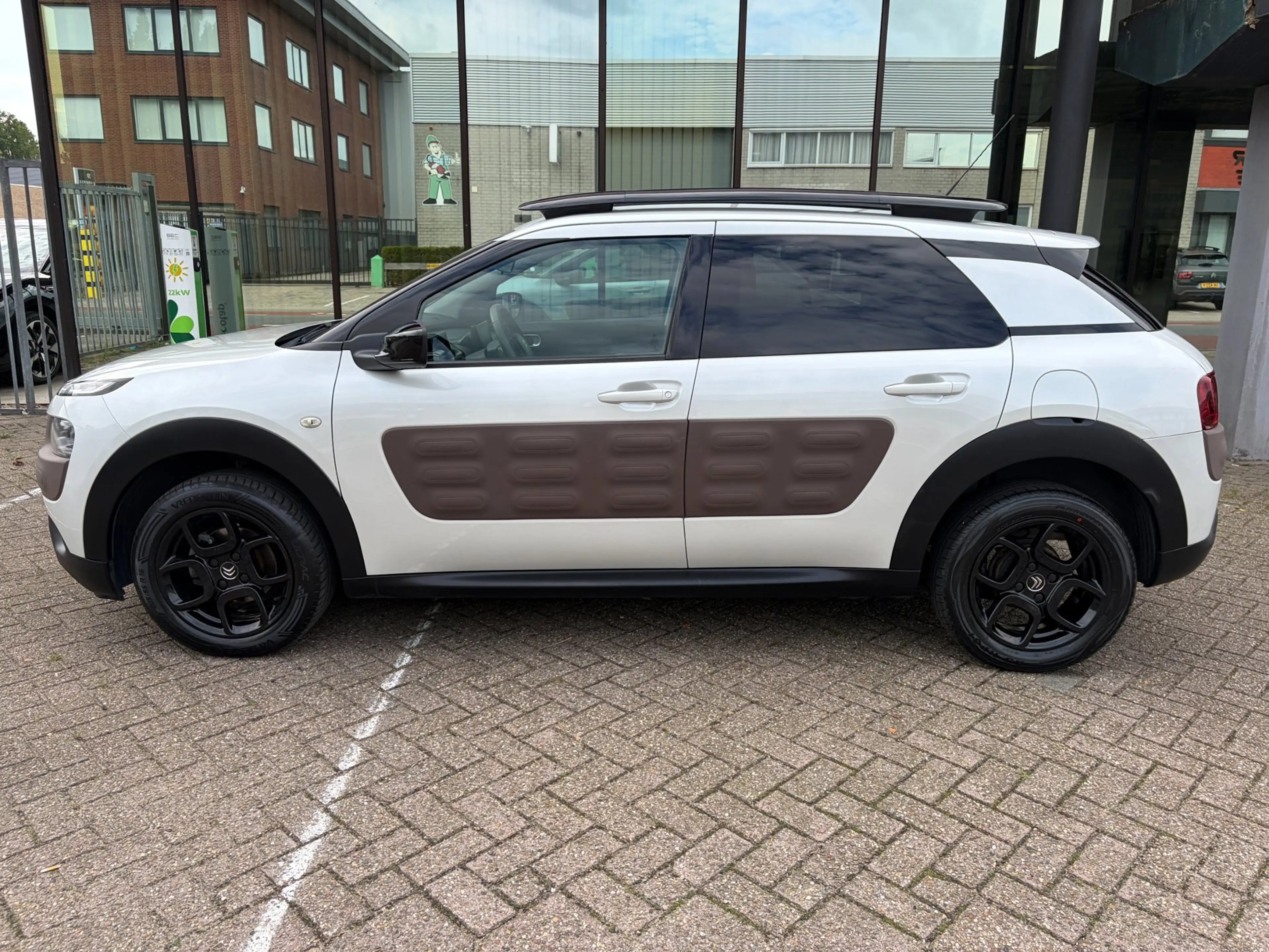 Citroen C4 Cactus 1.2 VTi Shine / Camera / Navi / LED / Trekhaak — photo 3