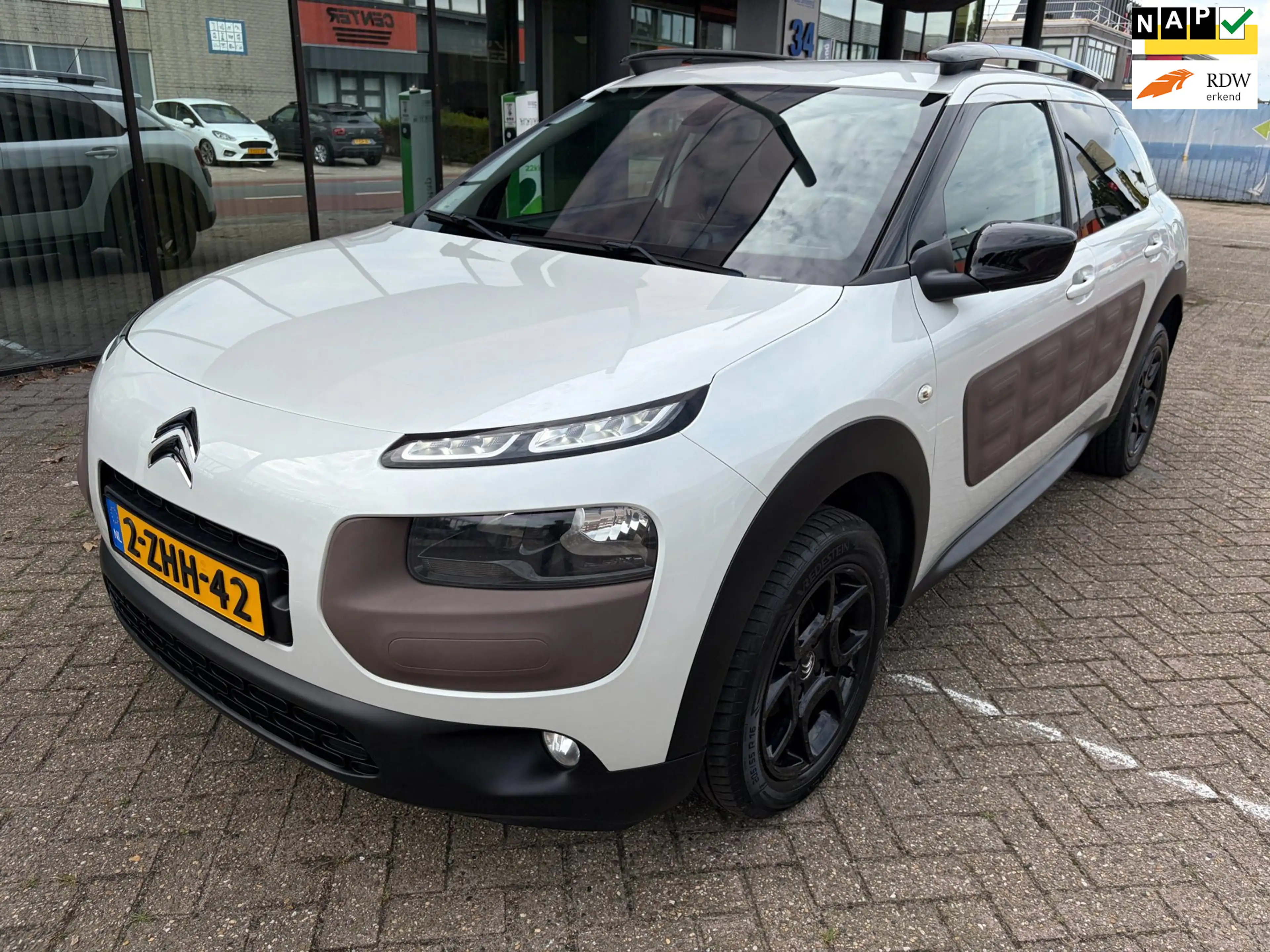Citroen C4 Cactus 1.2 VTi Shine / Camera / Navi / LED / Trekhaak
