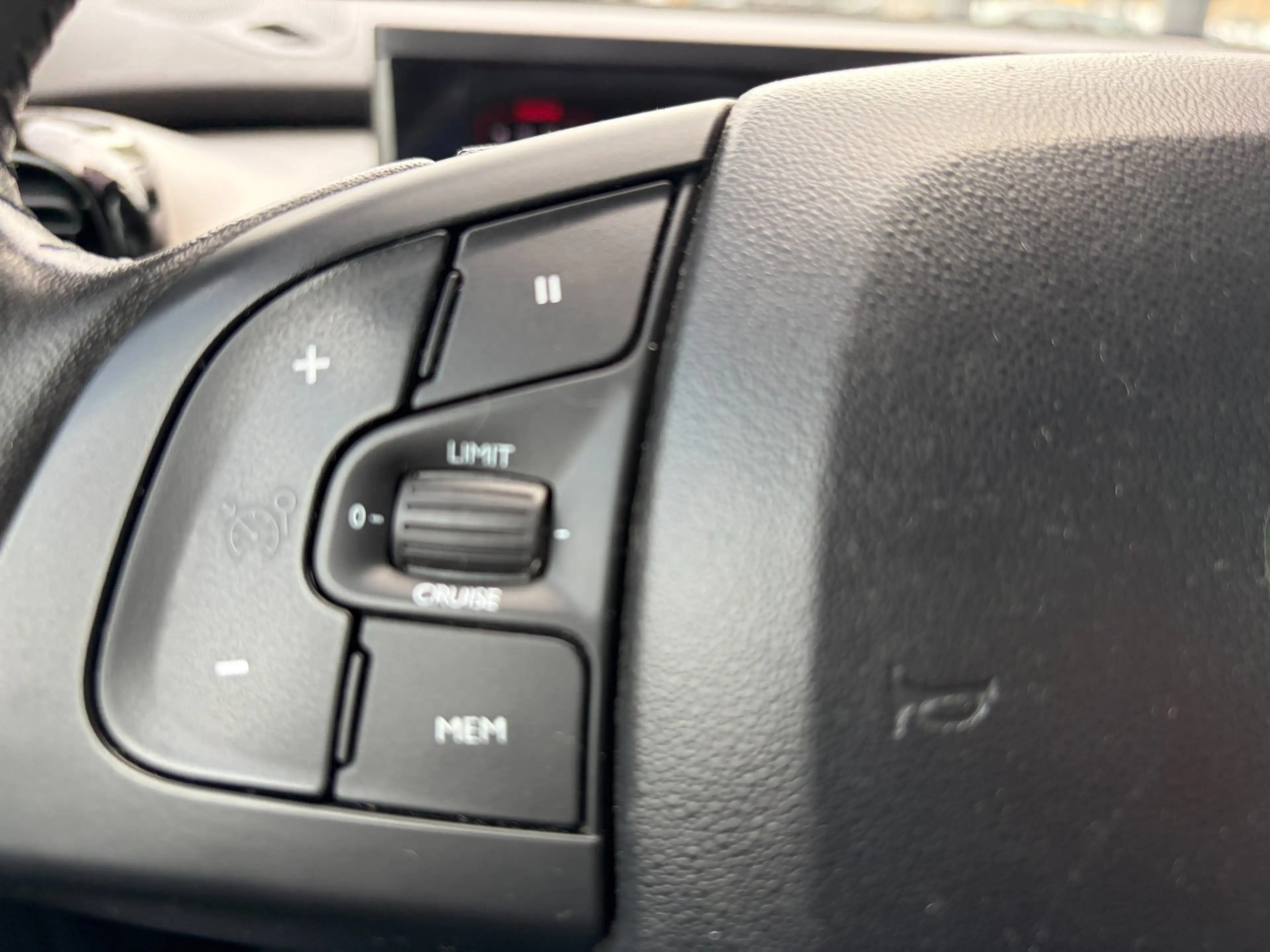 Citroen C4 Cactus 1.2 VTi Shine / Camera / Navi / LED / Trekhaak — photo 14
