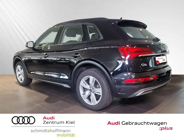 Audi Q5 view 4