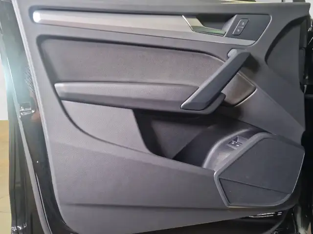 Audi Q5 view 13