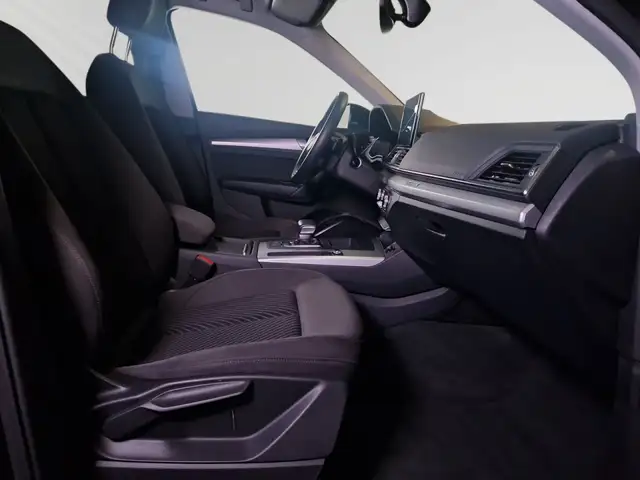 Audi Q5 view 11