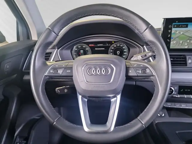 Audi Q5 view 8
