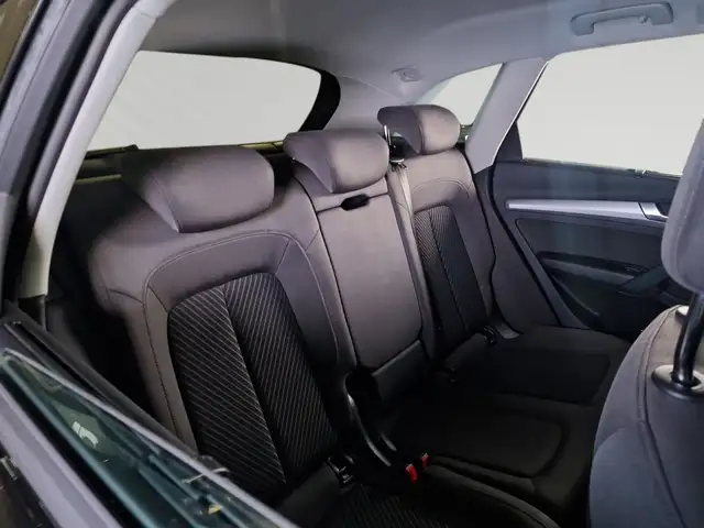 Audi Q5 view 12