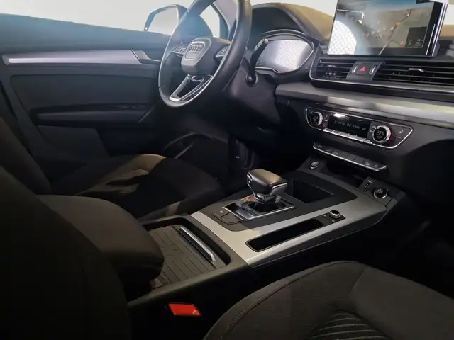 Audi Q5 view 10