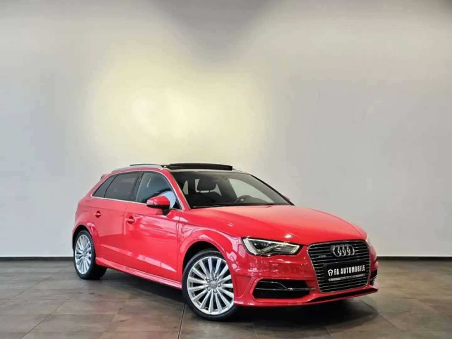Audi A3 Sportback e-tron Leder Navi LED Pano B&O 18" Red - 2