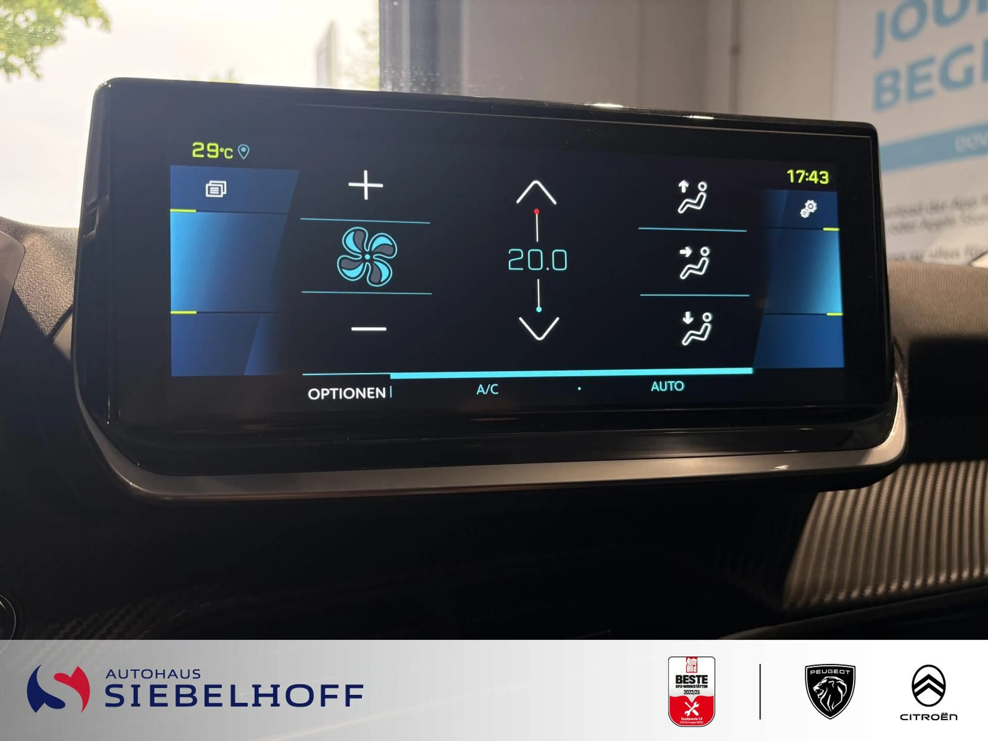Peugeot 2008 e-2008 Allure Pack Elektromotor 136 — photo 14