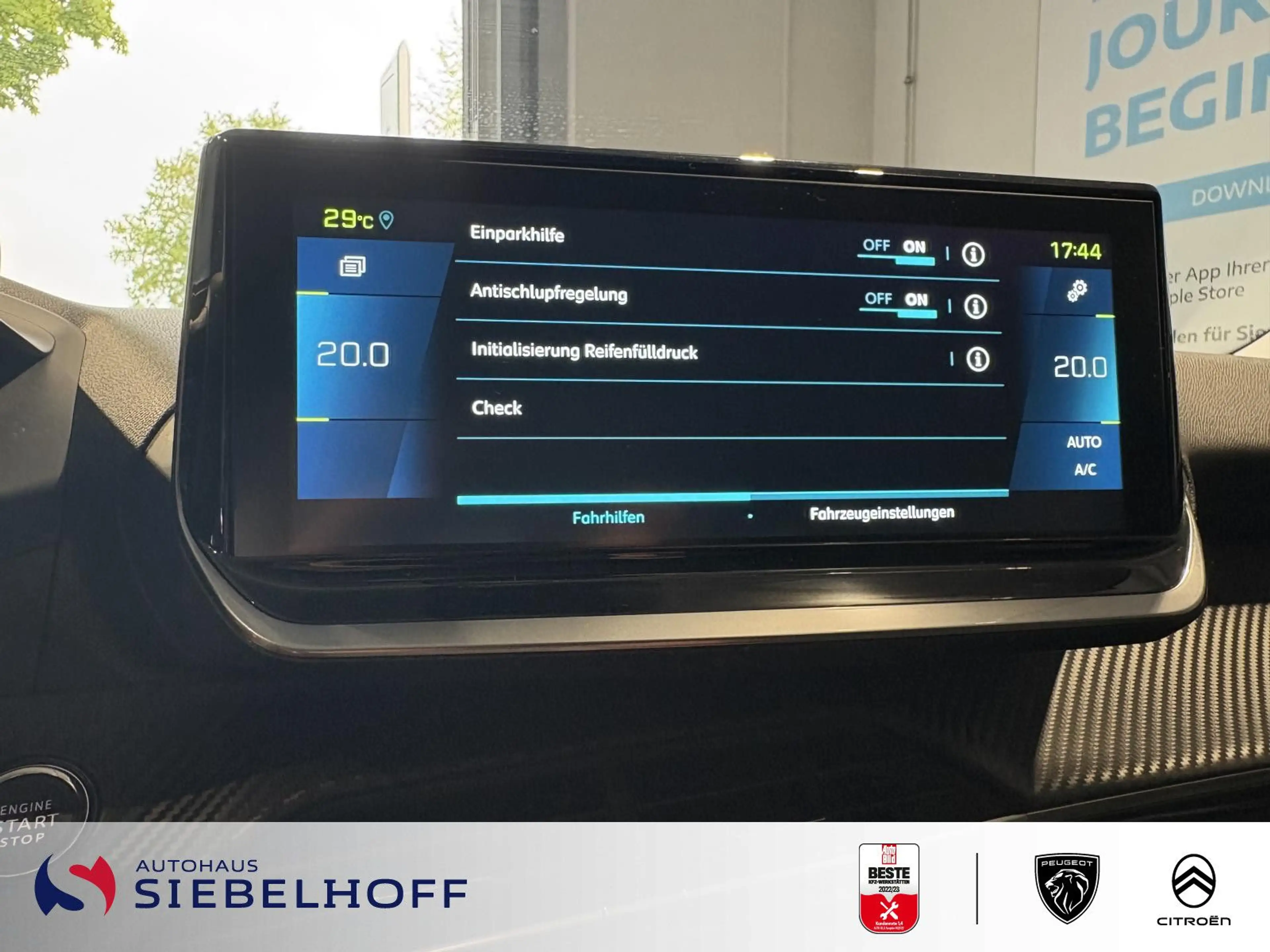 Peugeot 2008 e-2008 Allure Pack Elektromotor 136 — photo 15