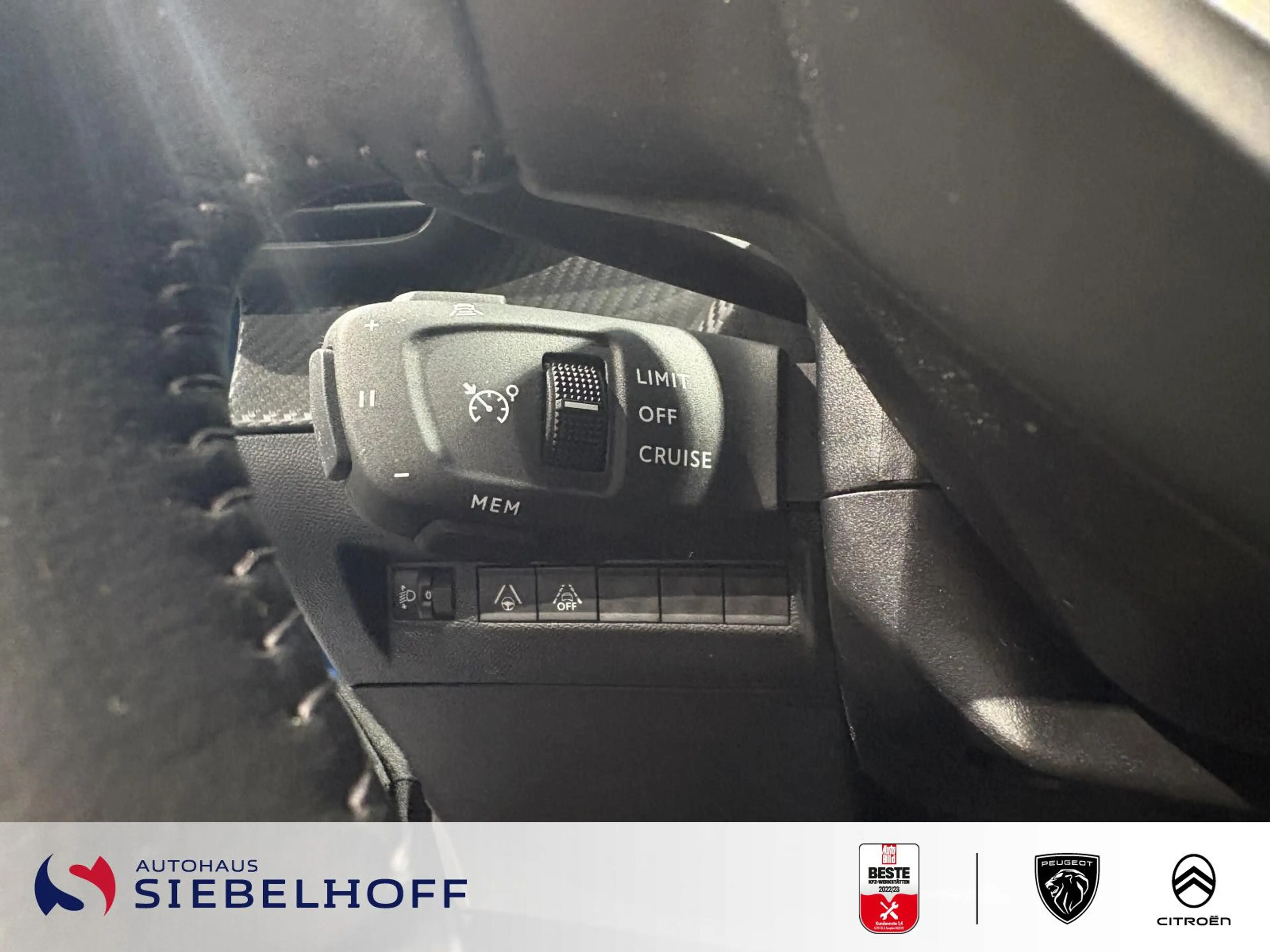 Peugeot 2008 e-2008 Allure Pack Elektromotor 136 — photo 11