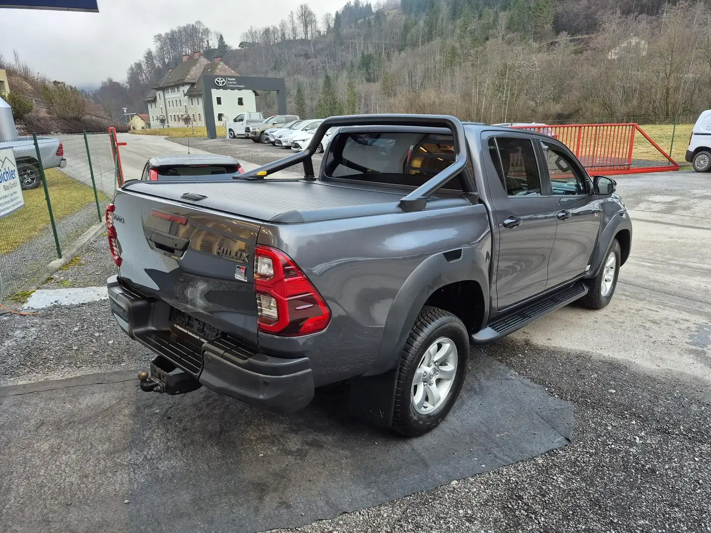 Toyota Hilux DK Pickup 2,8 D-4D GR Sport 4x4 Aut. Grau - 2