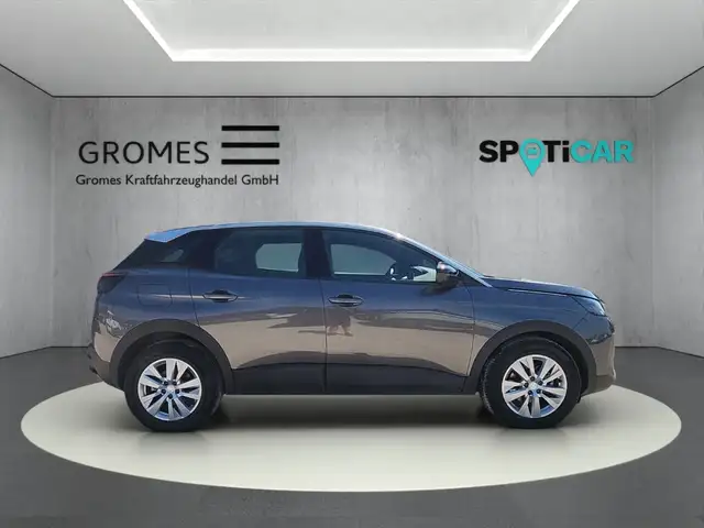 Peugeot 3008 view 2