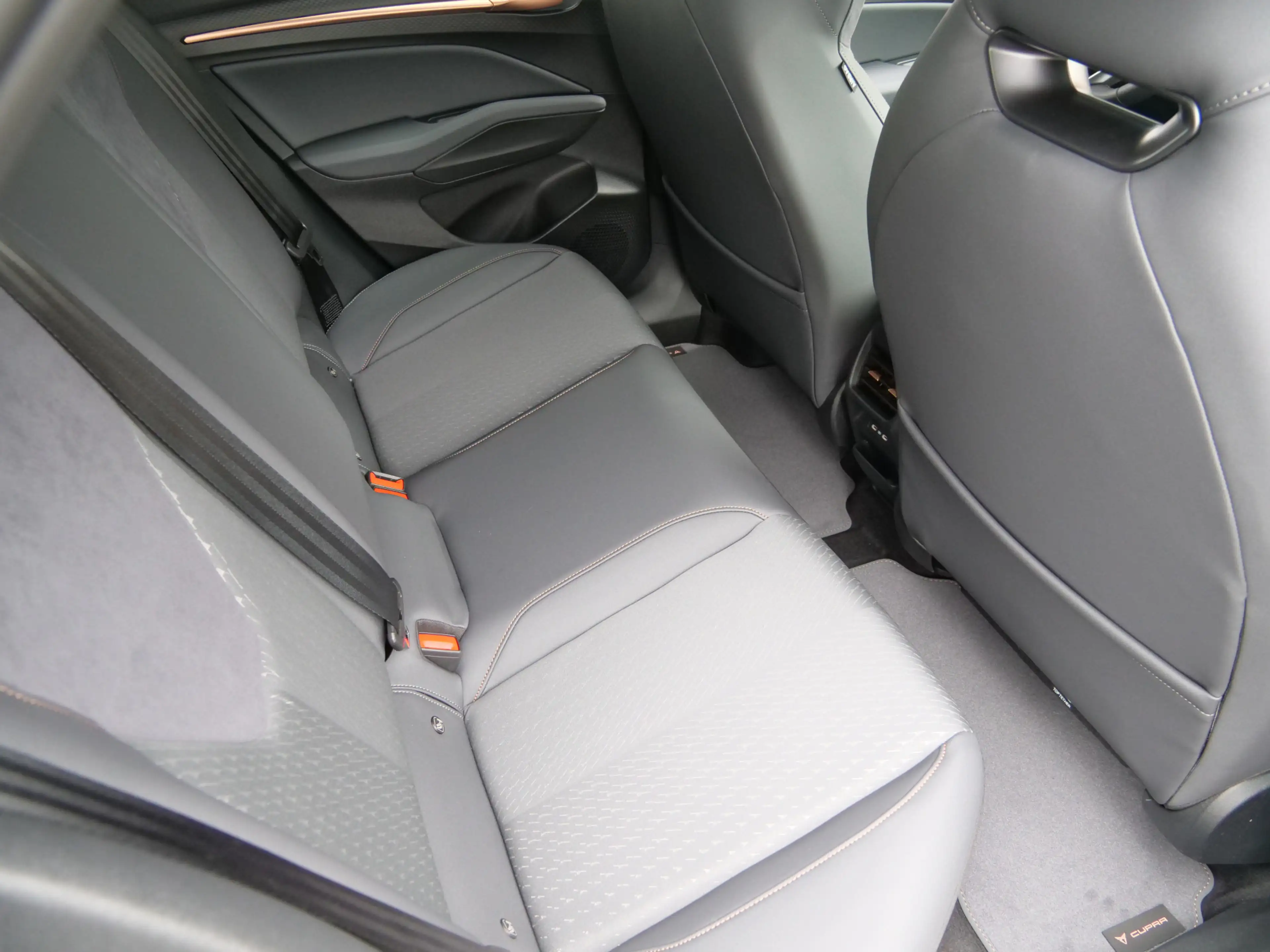 CUPRA Raval Endurance First Edition 52 kWh 210 Pk Automaat DAB — photo 6