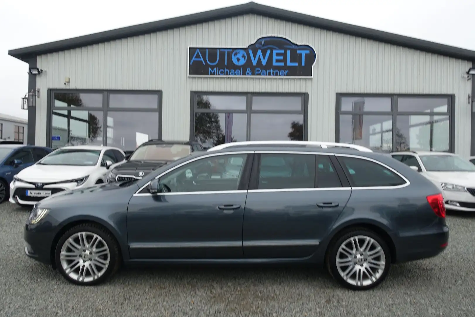Skoda Superb Kombi 1.4 KLIMAAUT XEN NAV DAB AHK TÜVNeu Grau - 1