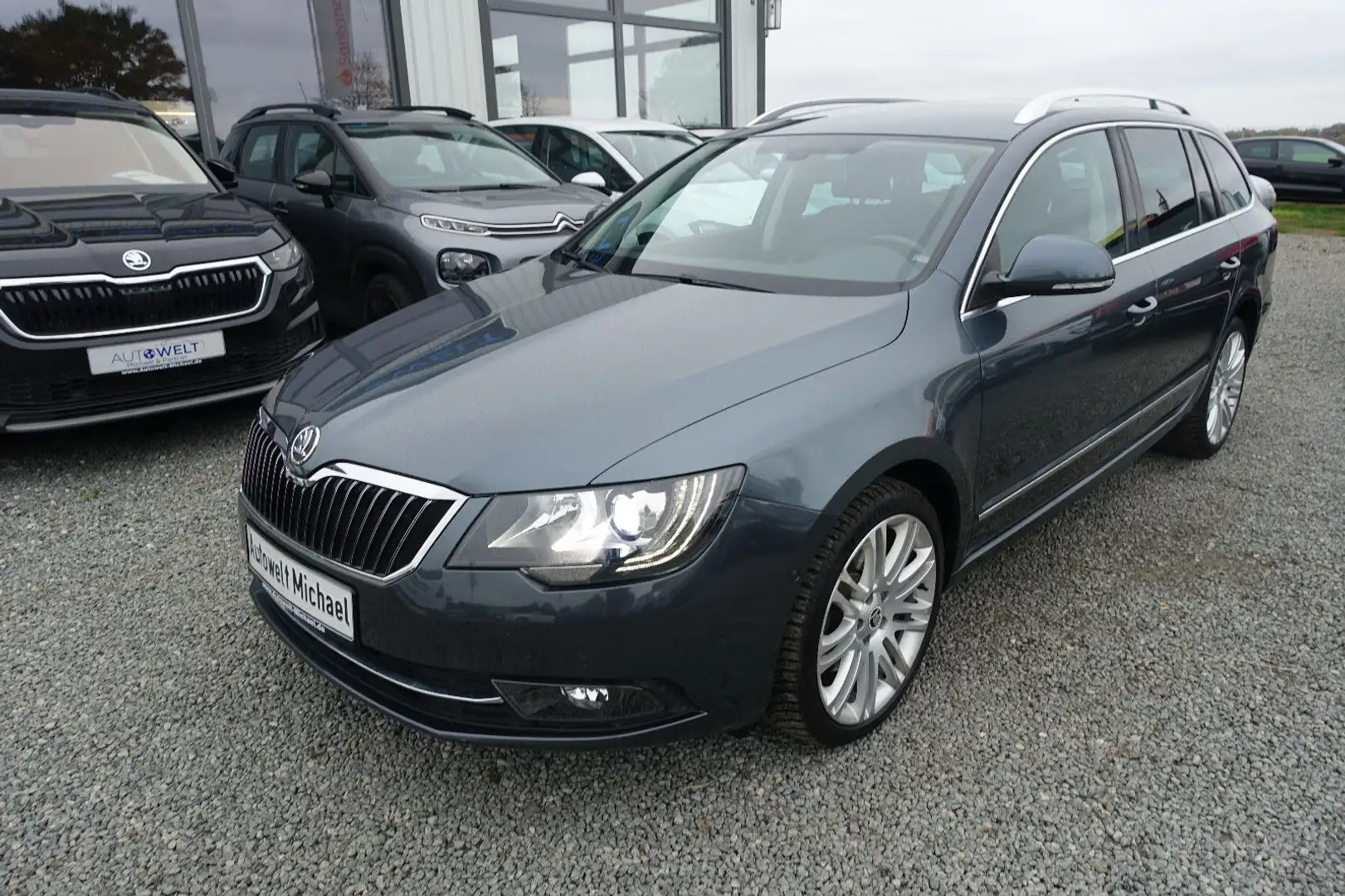 Skoda Superb Kombi 1.4 KLIMAAUT XEN NAV DAB AHK TÜVNeu Grau - 2