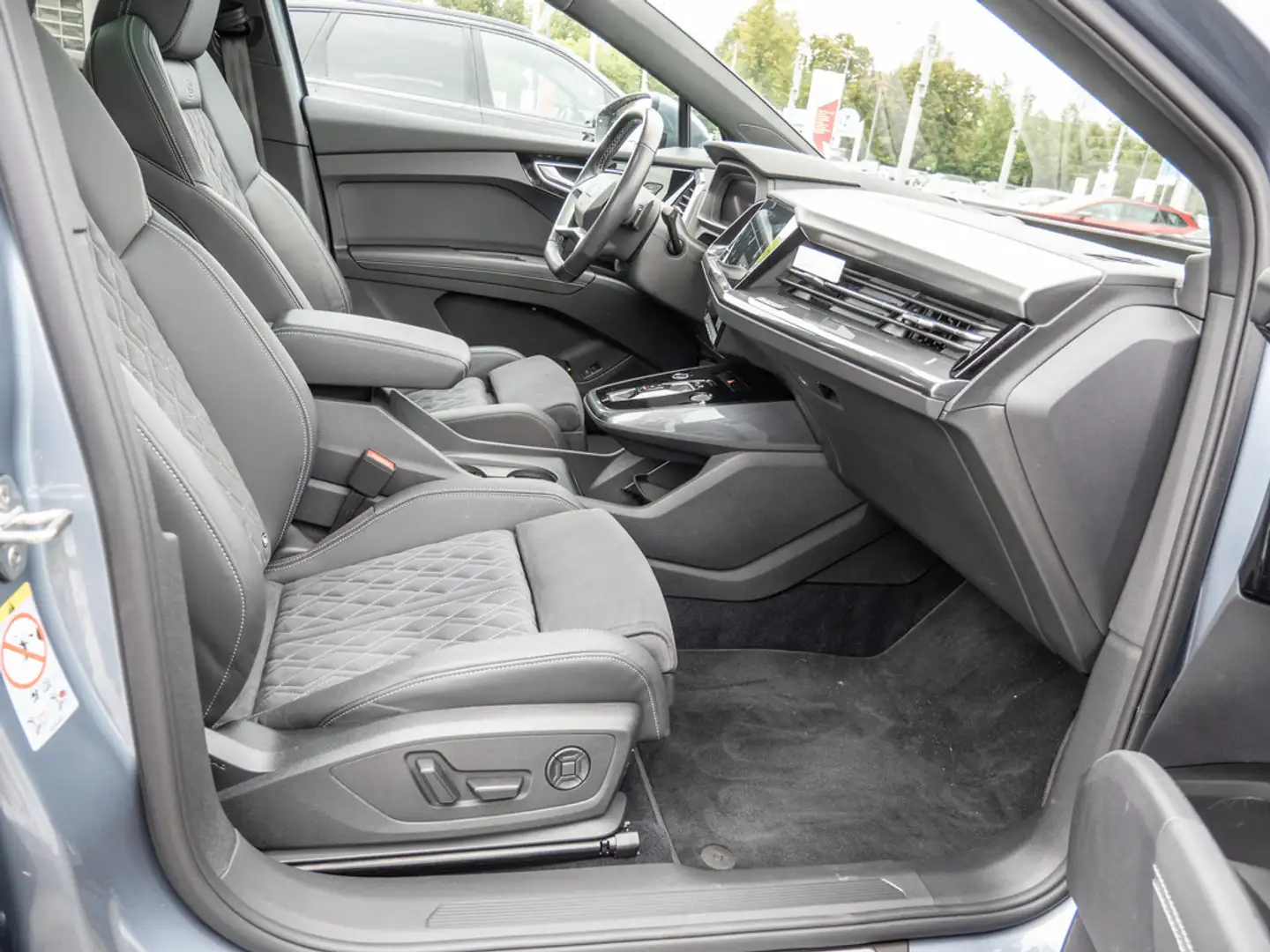 Audi Q4 e-tron 45 AHK HUD PANO MATRIX-LED SONOS Blau - 2