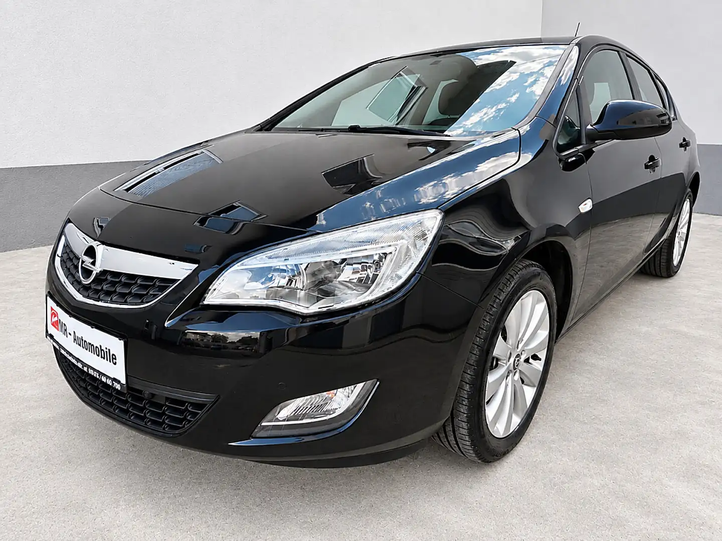 Opel Astra 1,4 Ecotec Edition Schwarz - 2