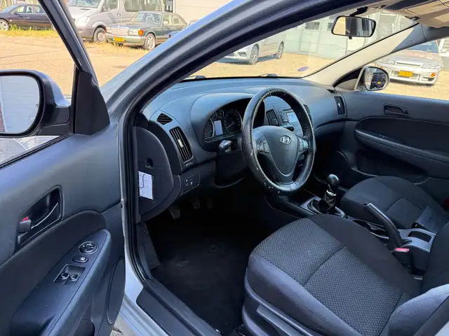 Hyundai i30 view 12