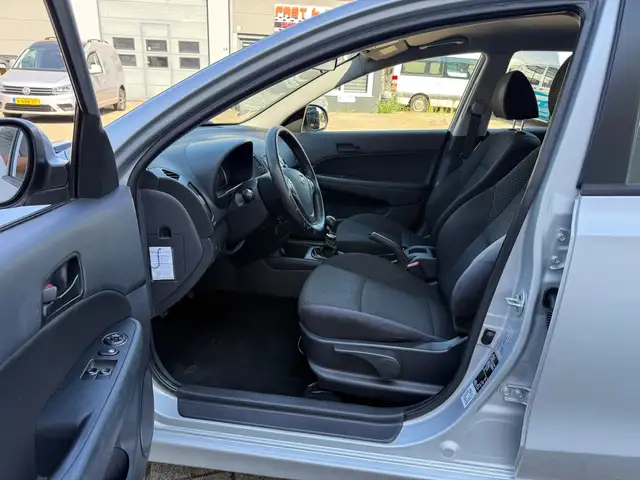 Hyundai i30 view 11