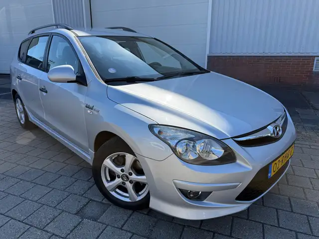 Hyundai i30 view 3