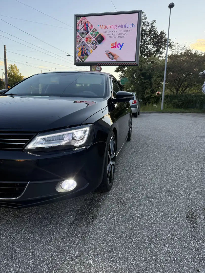 Volkswagen Jetta 2.0 TDI Highline Schwarz - 2