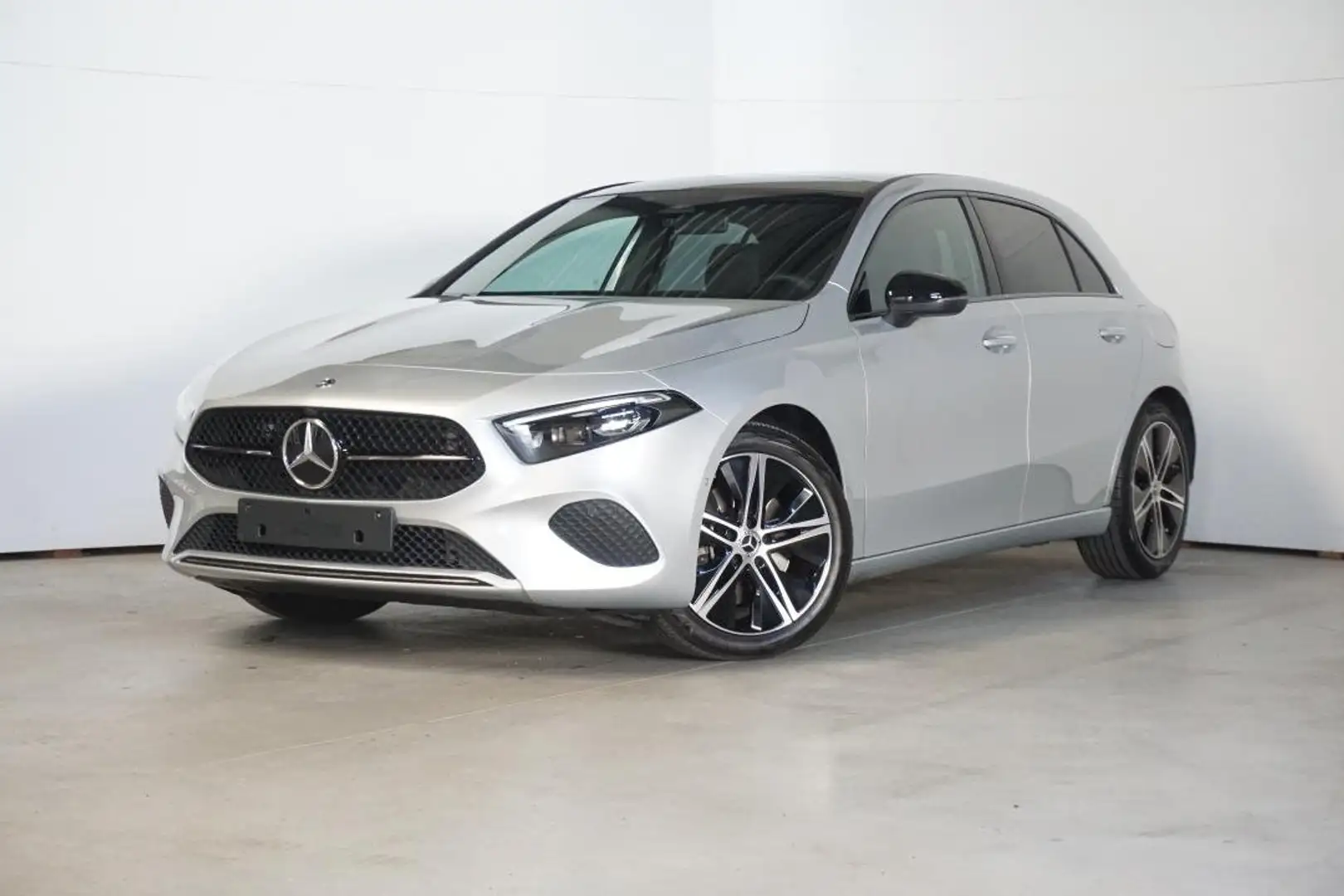 Mercedes-Benz A 250 4 MATIC - PANO DAK - NIGHT PAKKET - MULTIBEAM Zilver - 1