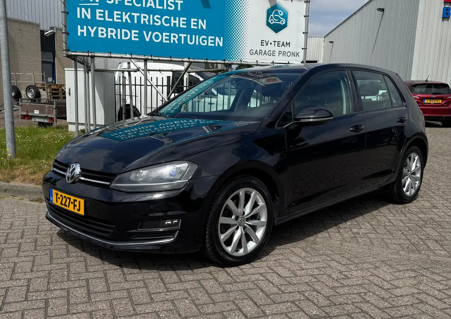 Volkswagen Golf 1.4 TSI ACT Highline CRUIS/CAMERA/LEER/NAVI/MASSAG Zwart - 2