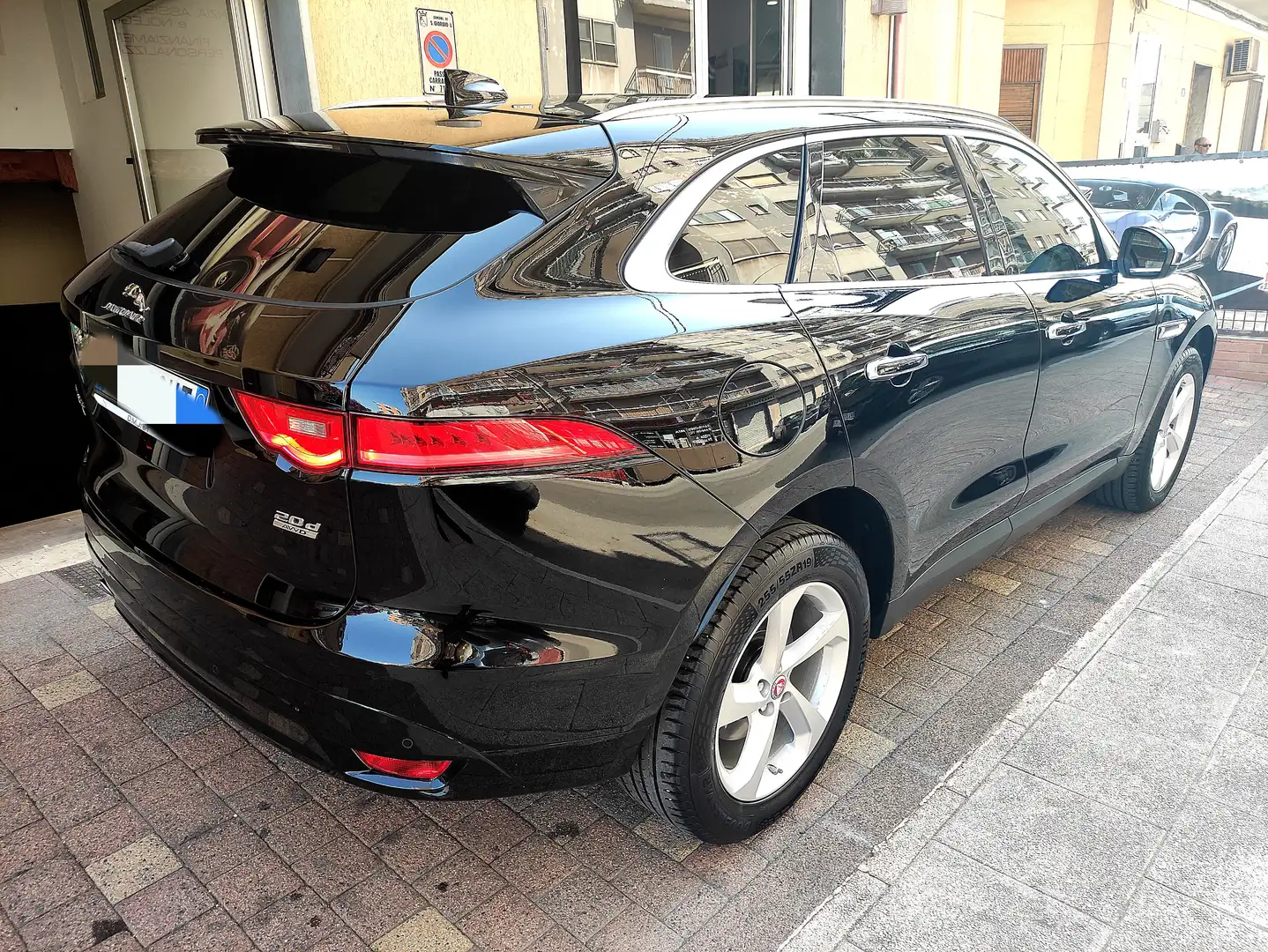 Jaguar F-Pace F-Pace 2015 2.0d Prestige awd 180cv auto Noir - 2
