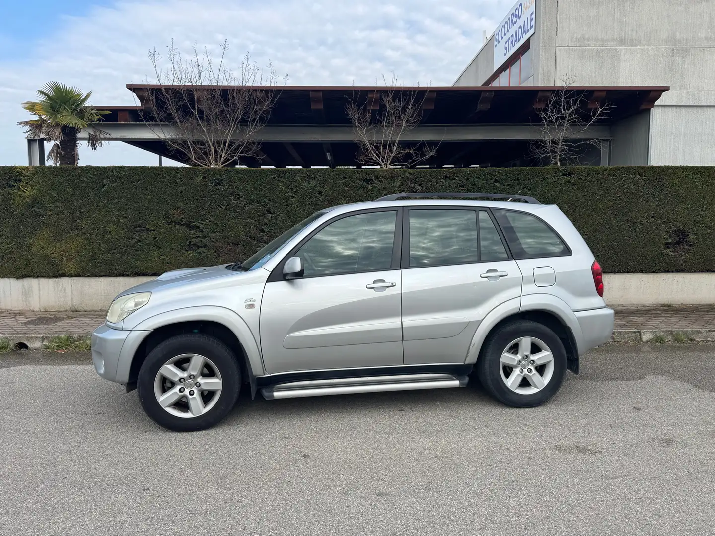 Toyota RAV 4 RAV4 5p 2.0 d-4d 16v Sol FL Argent - 1