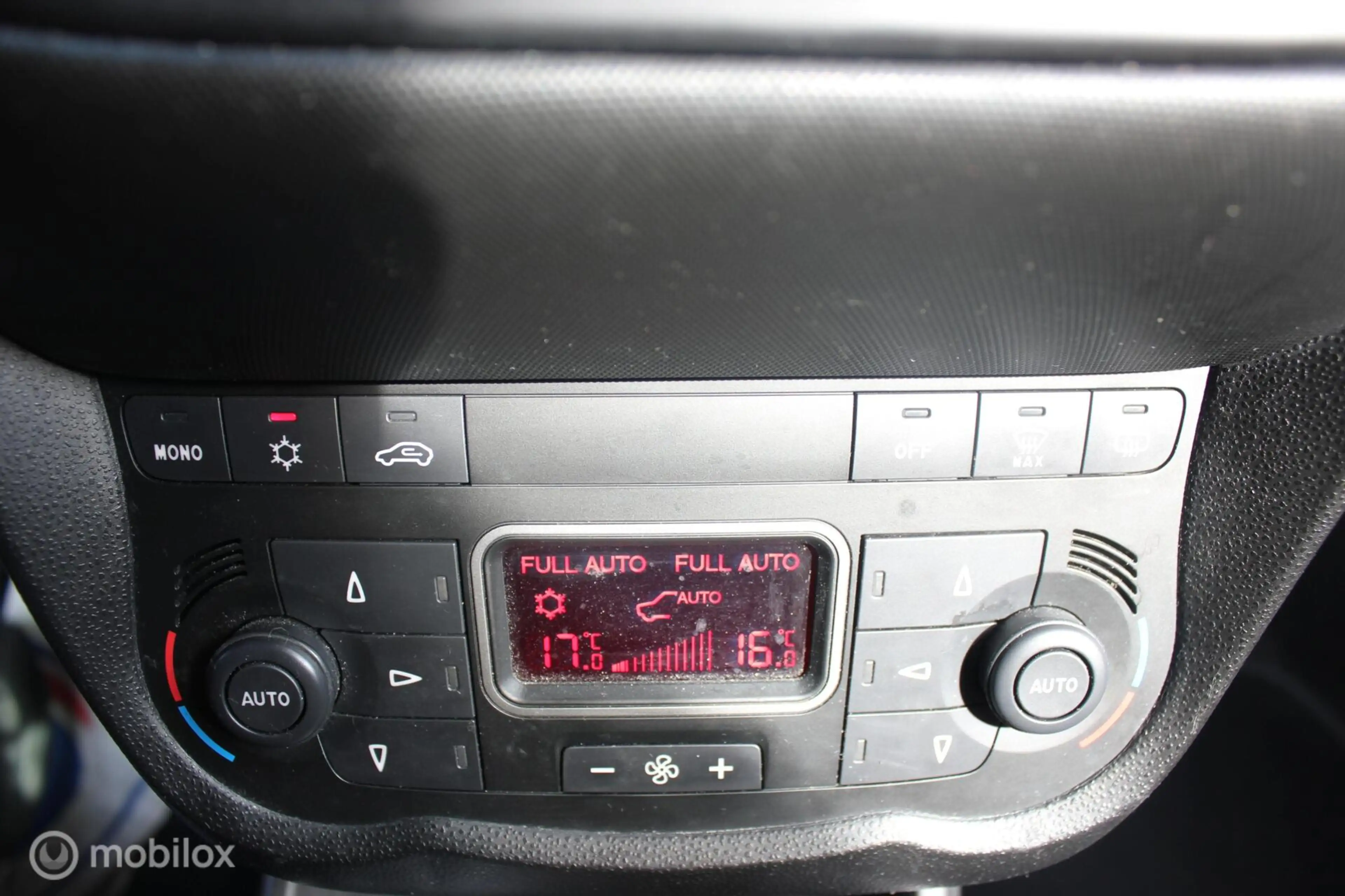 Alfa Romeo MiTo 0.9 TwinAir ECO Super NAVI / CLIMATE / CRUISE — photo 11