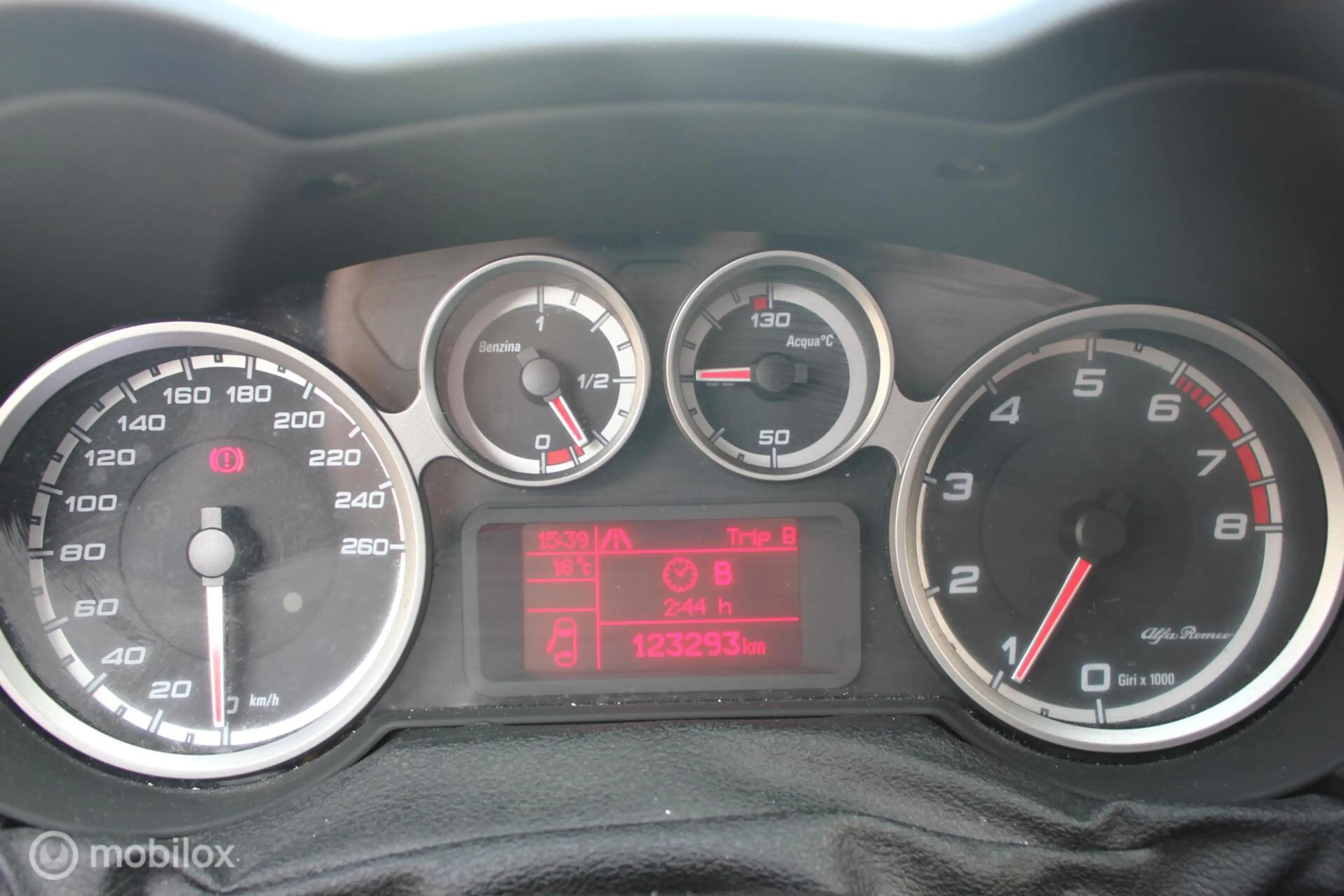 Alfa Romeo MiTo 0.9 TwinAir ECO Super NAVI / CLIMATE / CRUISE — photo 9