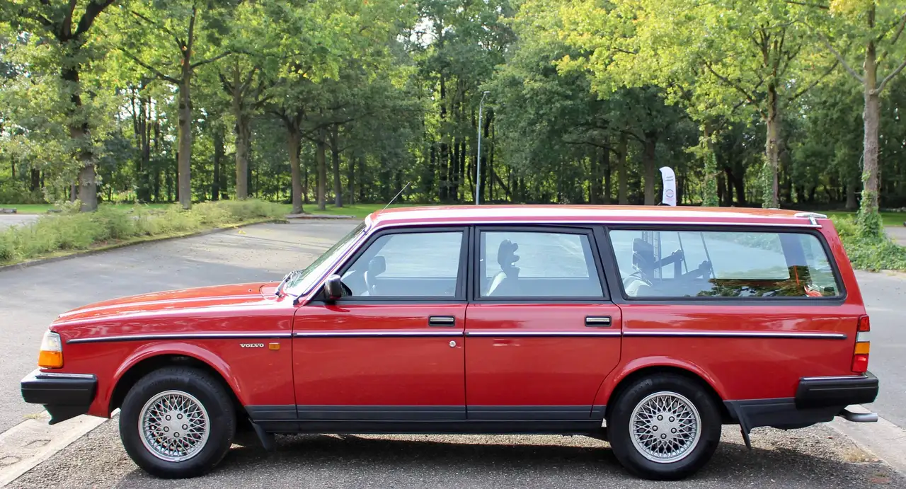 Volvo 240 2.3i GL Estate Classic Red, foto 5