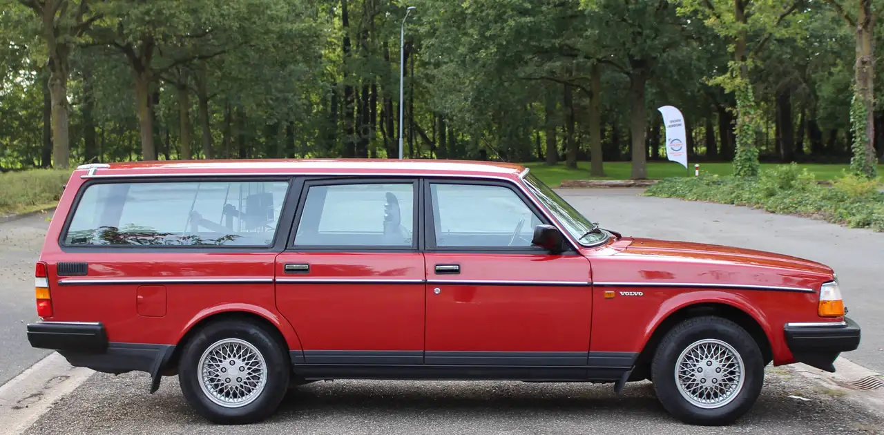 Volvo 240 2.3i GL Estate Classic Red, foto 6