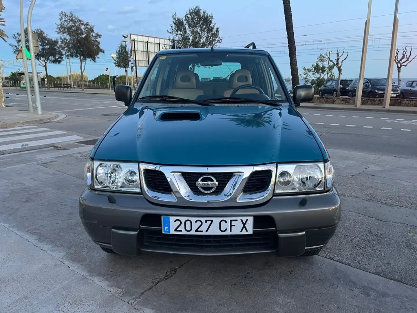 Nissan Terrano Todoterreno Automático de 5 Puertas Grün - 2