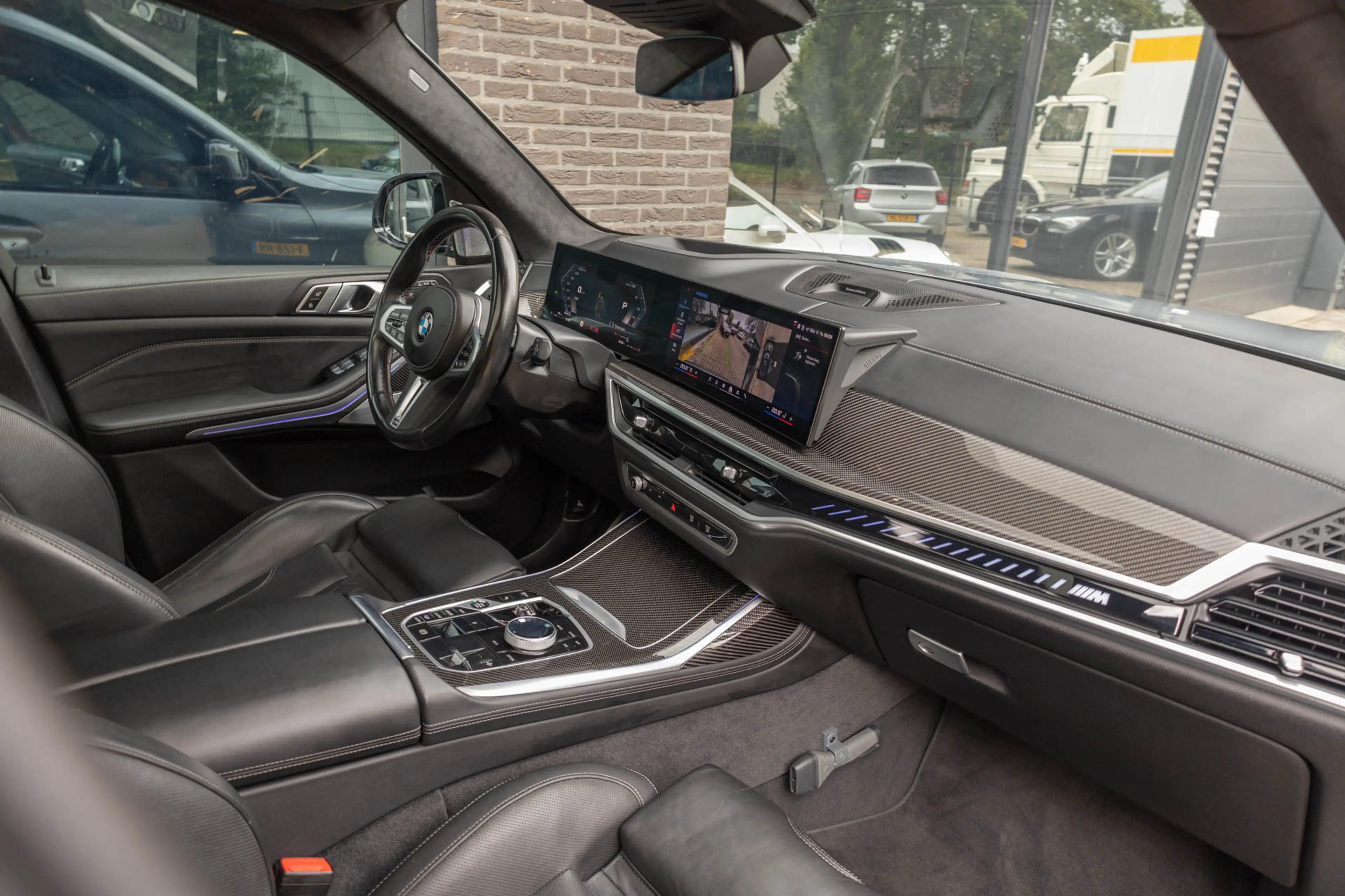 BMW X7 G07 M60i xDrive / Vol / Massage / Frozen Grey / BT — photo 18