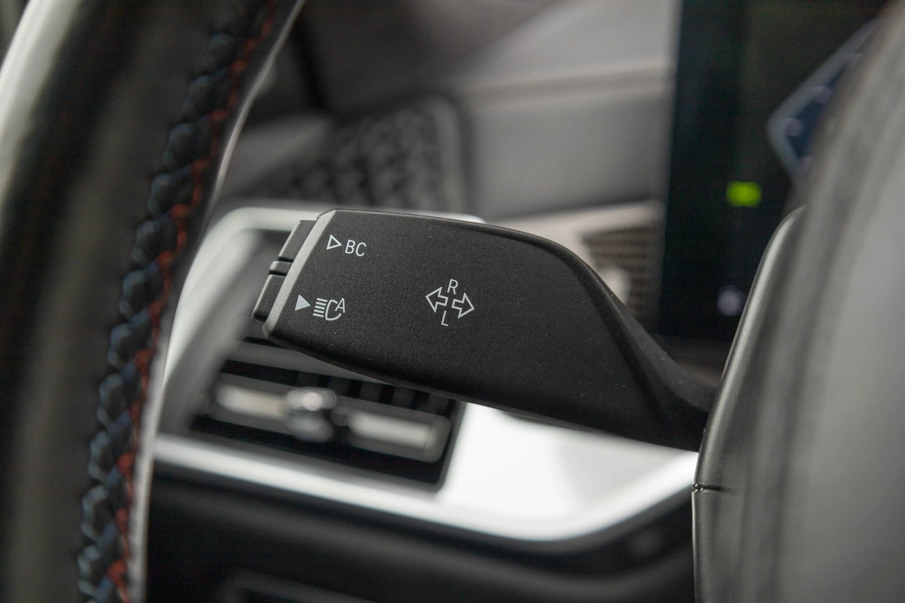 BMW X7 G07 M60i xDrive / Vol / Massage / Frozen Grey / BT — photo 30