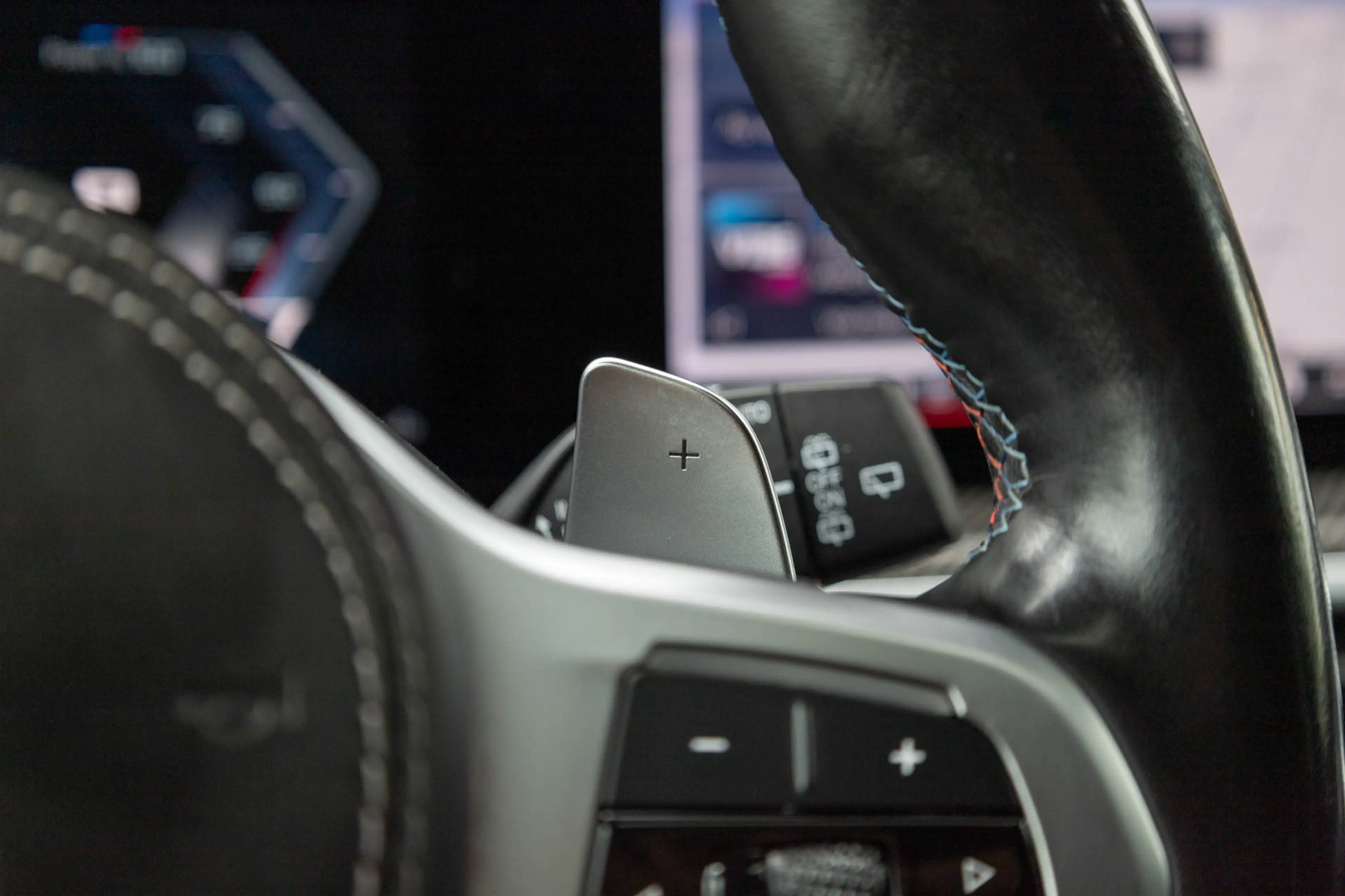 BMW X7 G07 M60i xDrive / Vol / Massage / Frozen Grey / BT — photo 28
