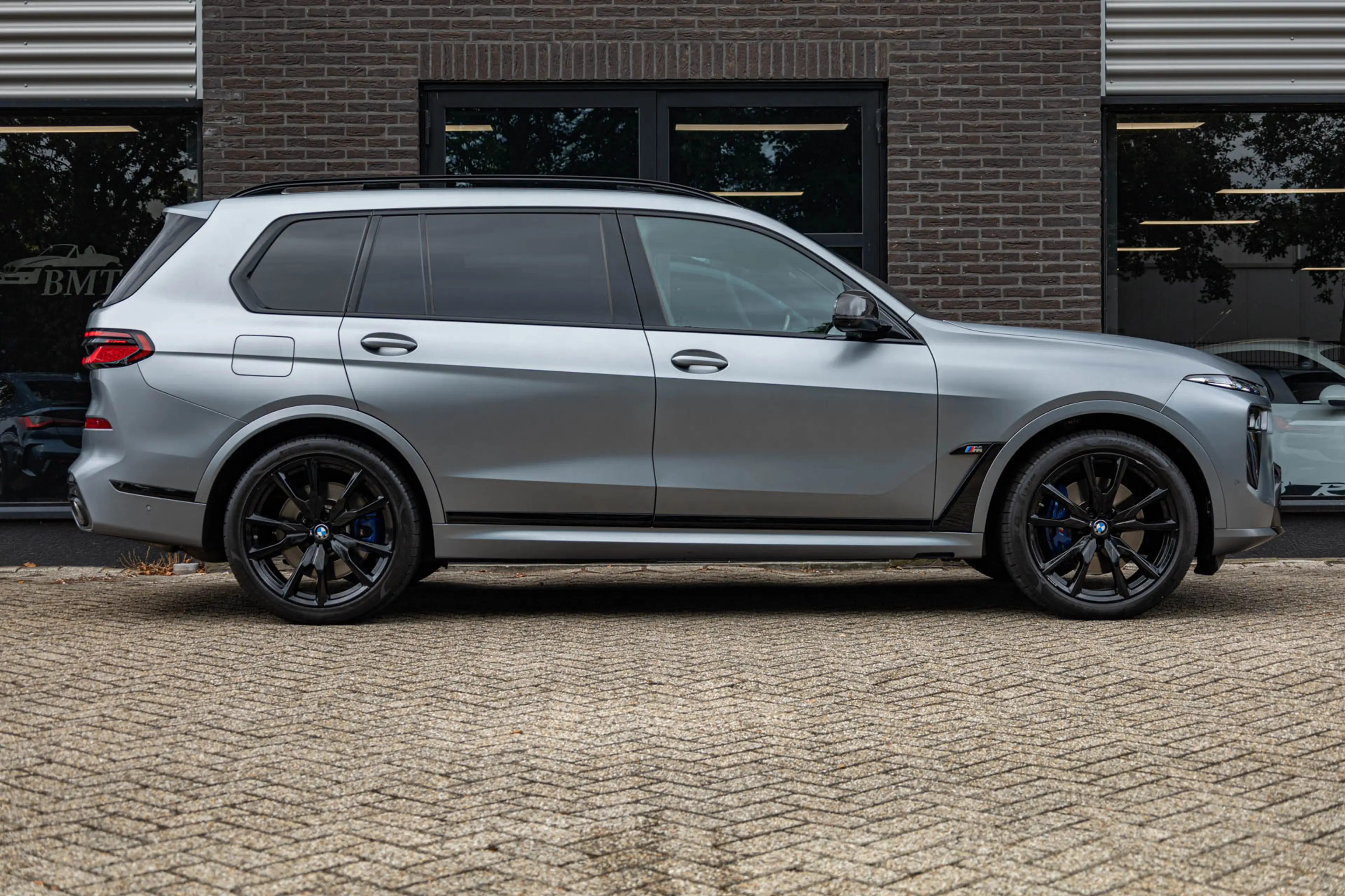 BMW X7 G07 M60i xDrive / Vol / Massage / Frozen Grey / BT — photo 6