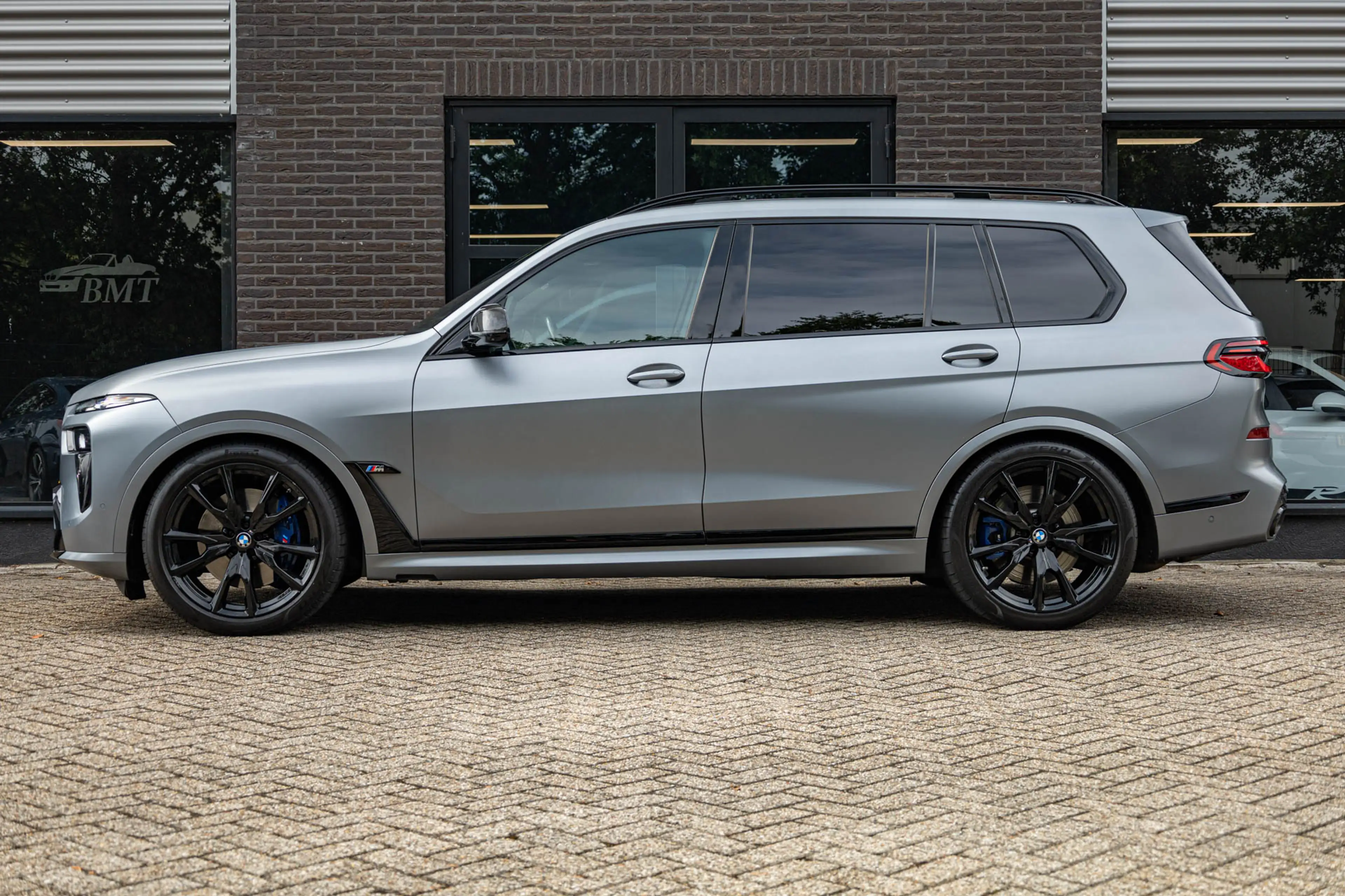 BMW X7 G07 M60i xDrive / Vol / Massage / Frozen Grey / BT — photo 3