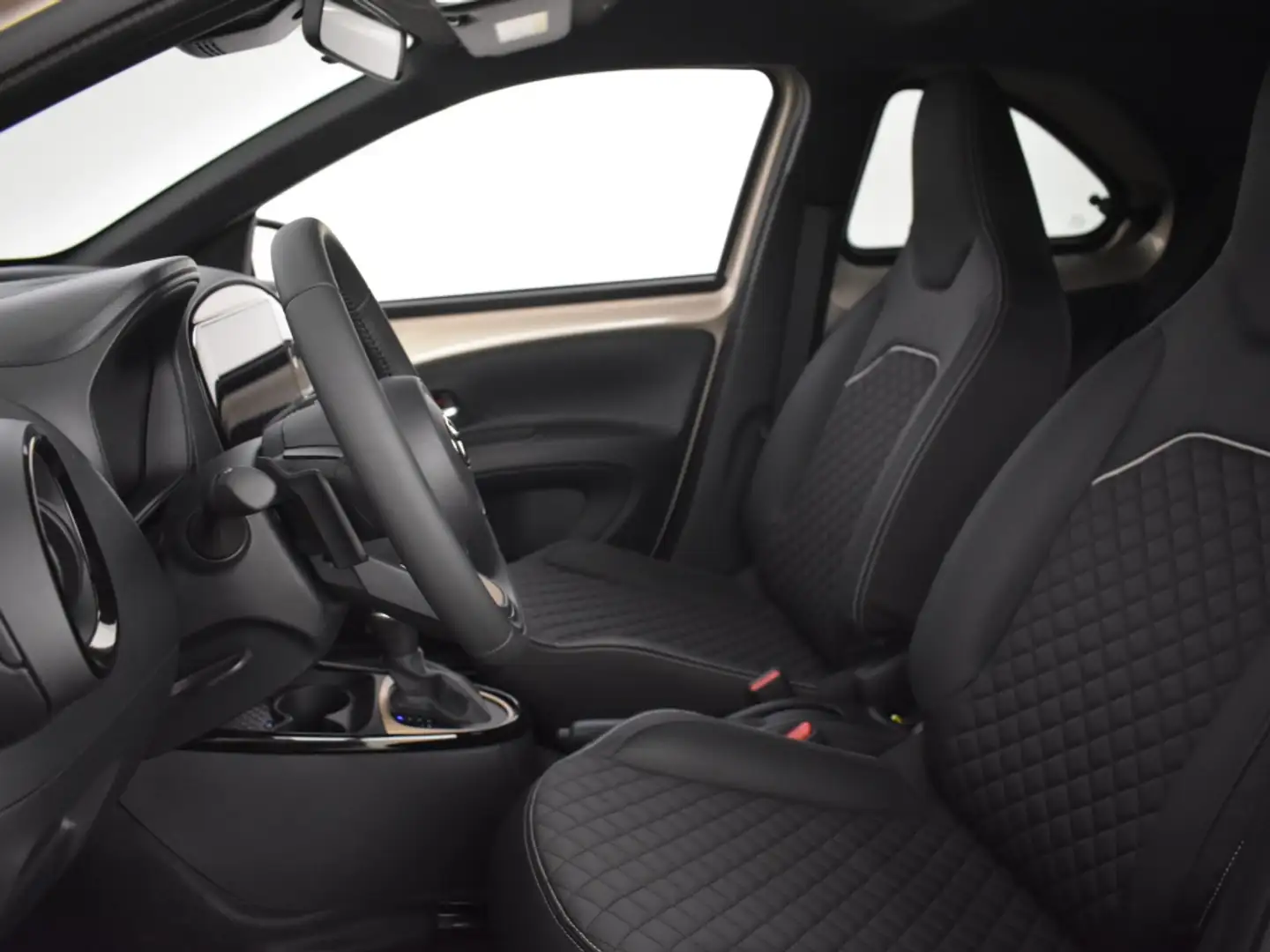 Toyota Aygo X 1.0 VVT-i S CVT Envy Or - 2