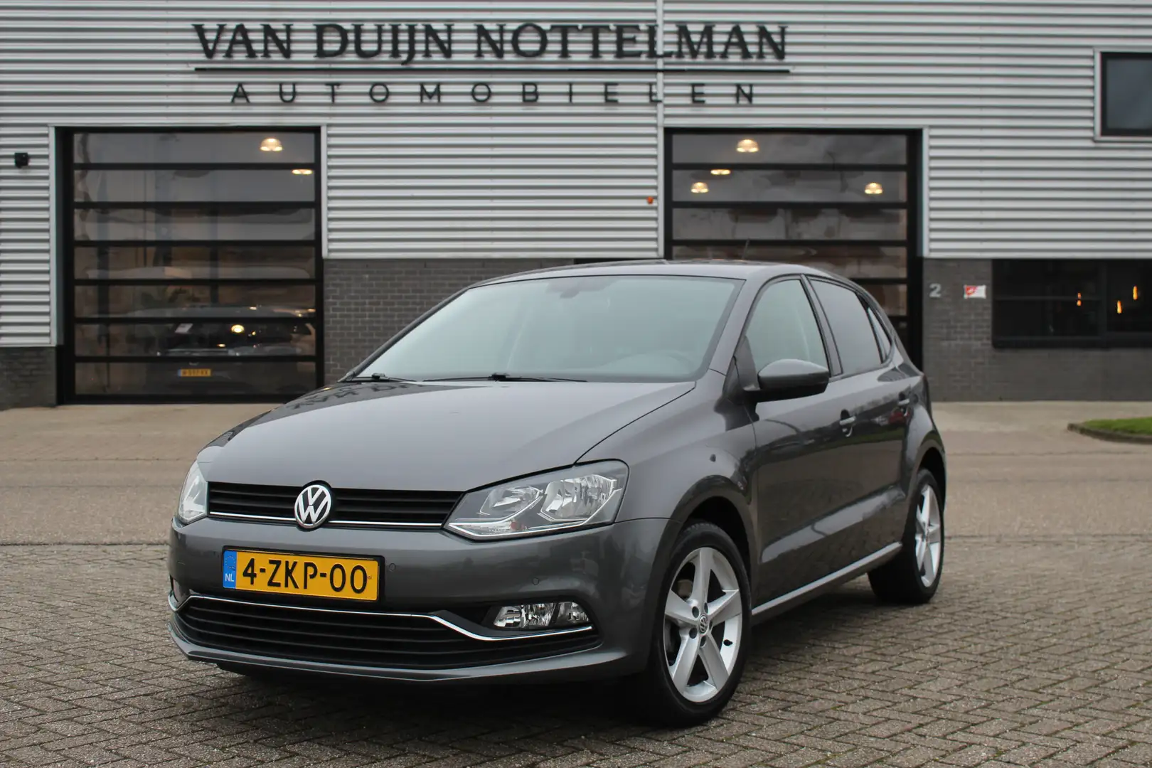 Volkswagen Polo 1.2 TSI Highline / PDC / Clima / LMV 17" / N.A.P. Grijs - 1