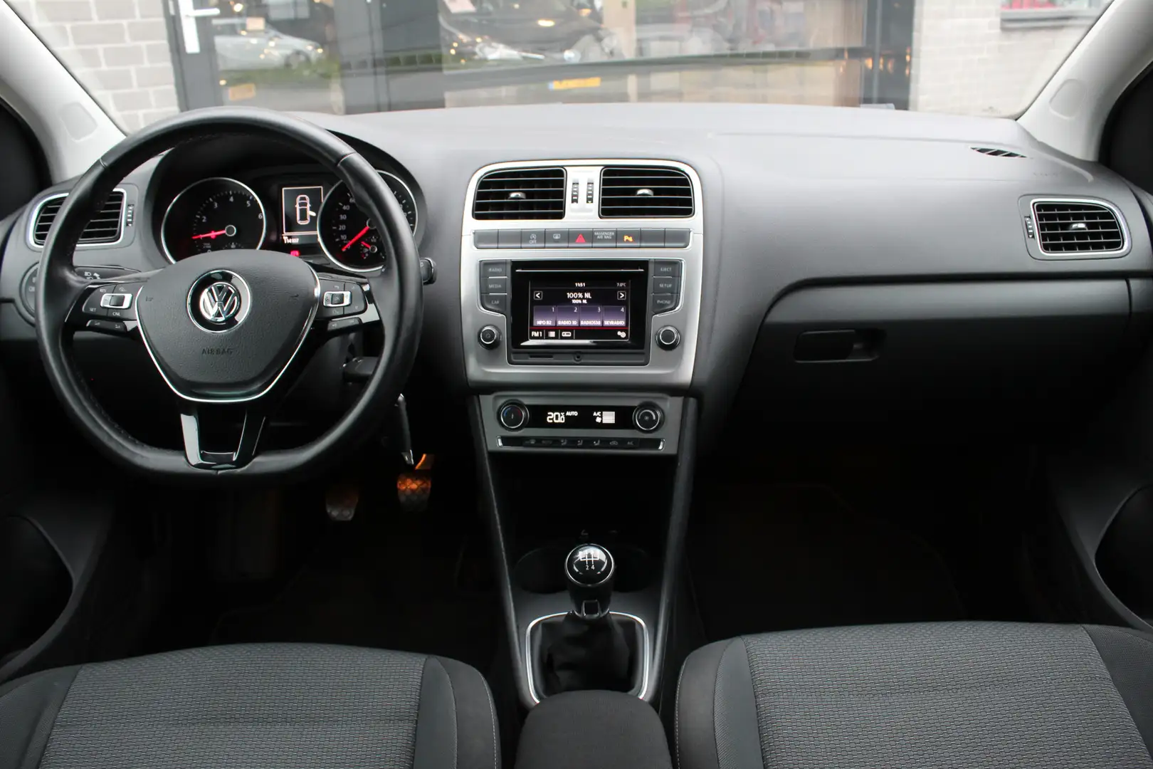Volkswagen Polo 1.2 TSI Highline / PDC / Clima / LMV 17" / N.A.P. Grijs - 2