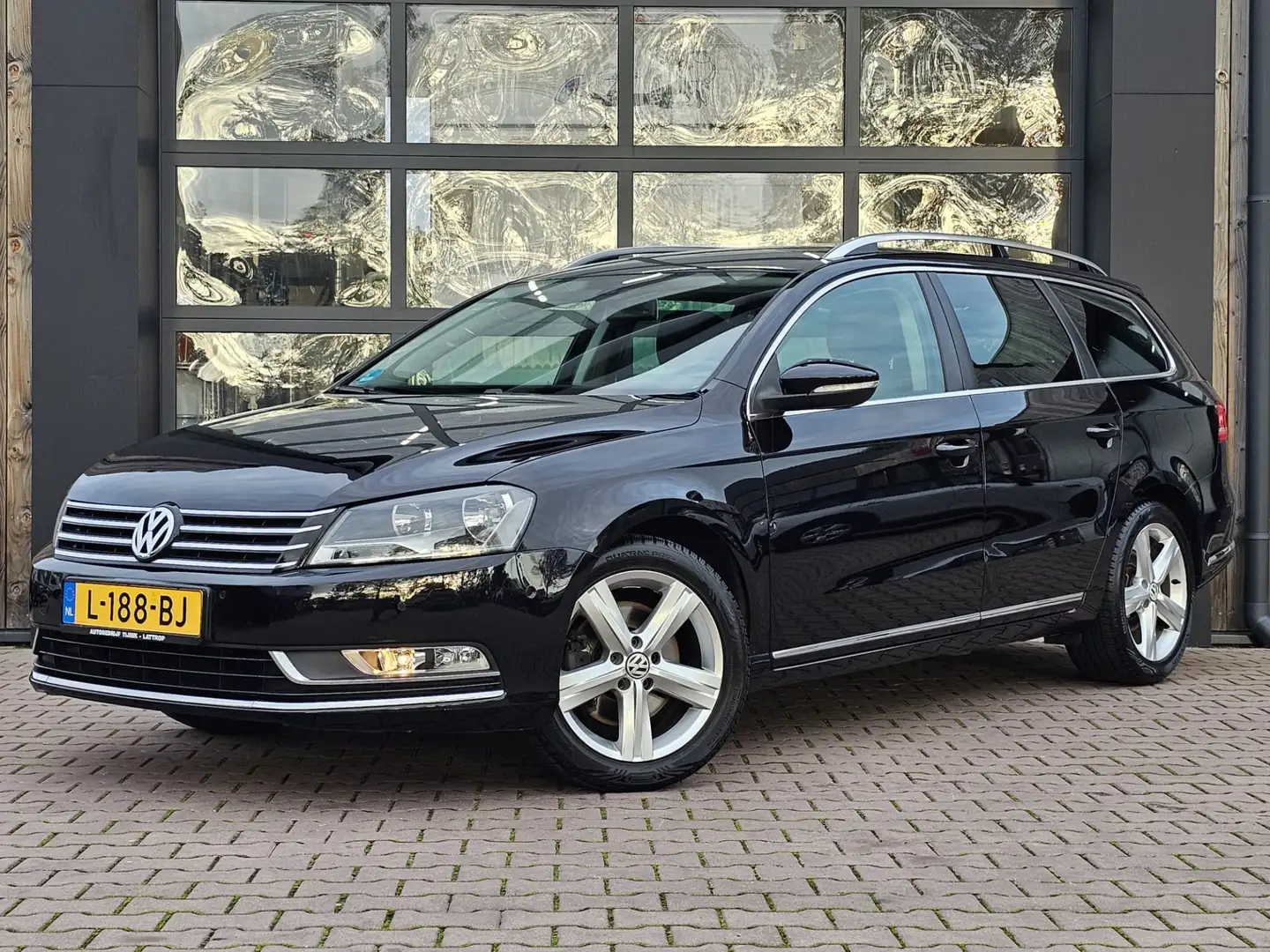 Volkswagen Passat Variant 1.4 TSI Highline BlueMotion | Navi | Stoelverwarmi Noir - 1