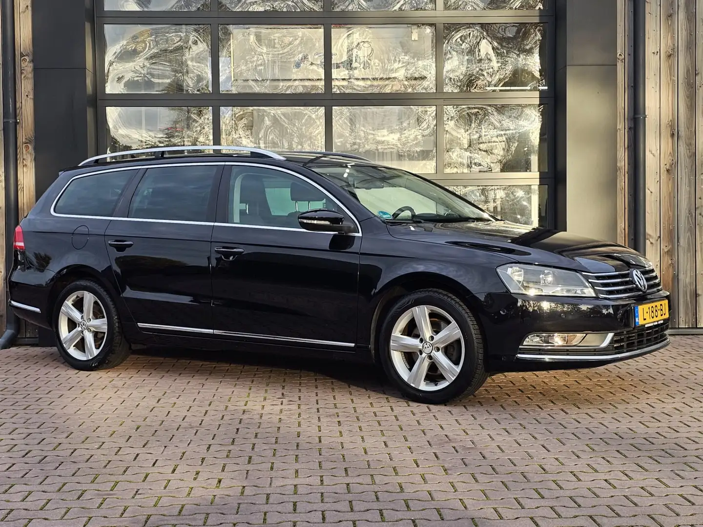 Volkswagen Passat Variant 1.4 TSI Highline BlueMotion | Navi | Stoelverwarmi Noir - 2