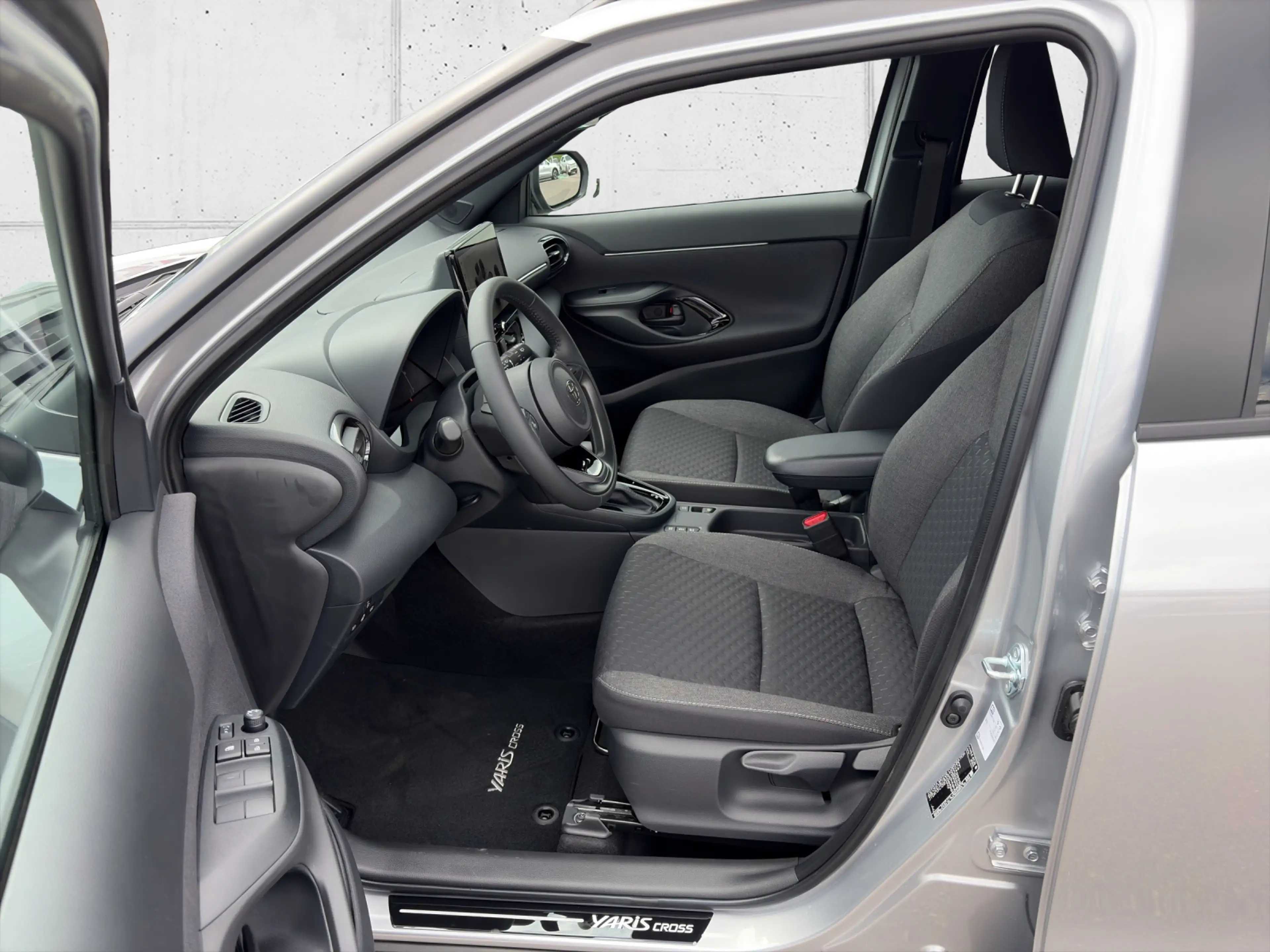 Toyota Yaris Cross HYBRID 2WD Active Drive Safety Paket 5t. — photo 6