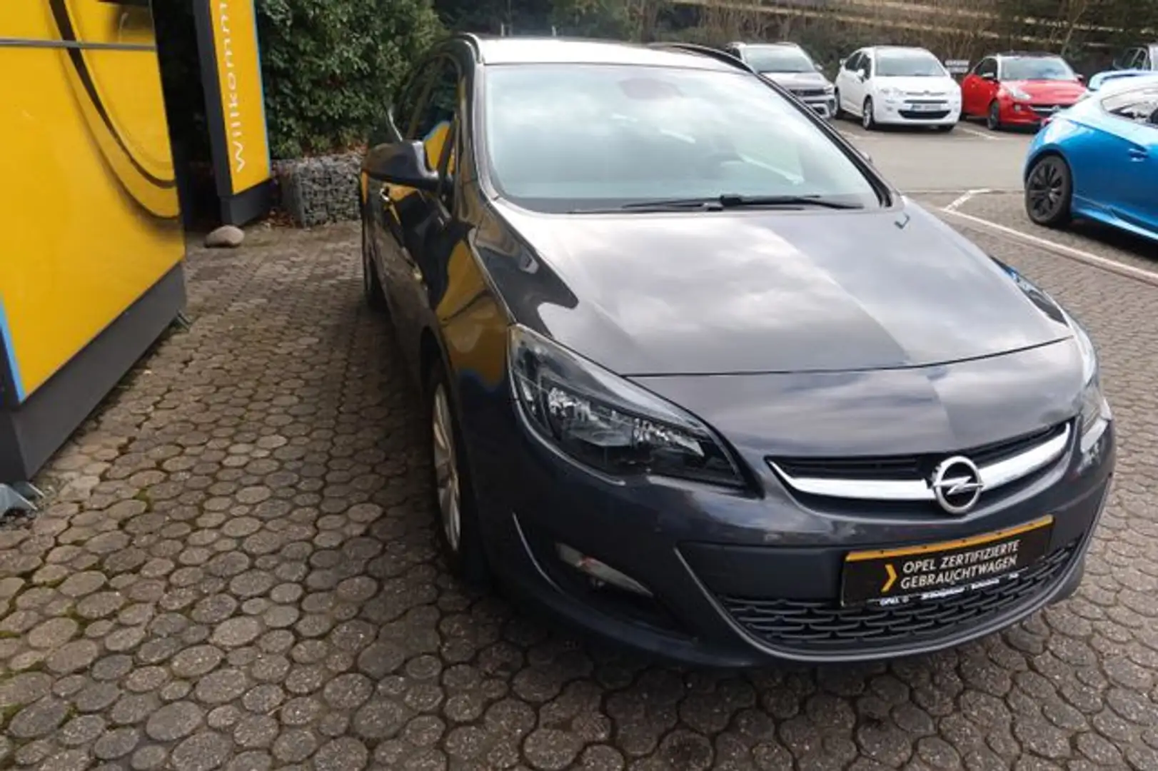Opel Astra J Sports Tourer Style mit Anhängerkupplung - 2
