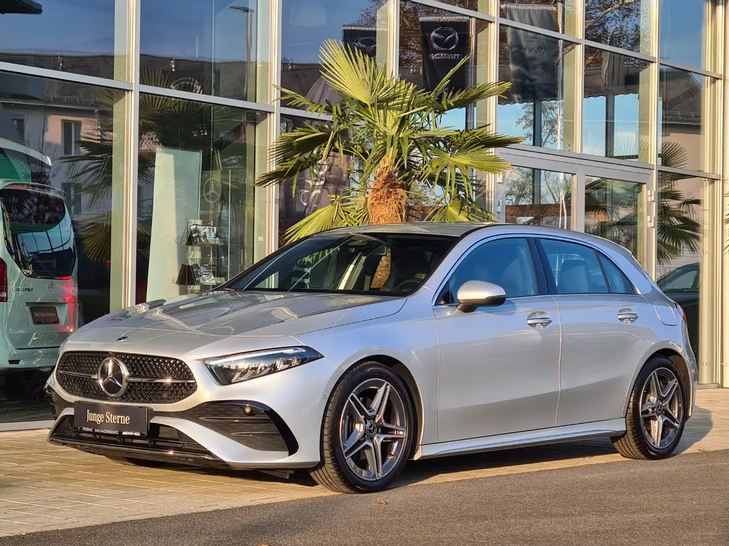 Mercedes-Benz A 200 d  AMG Line AMG MBUX Navi Silber - 2