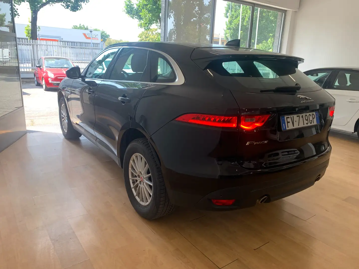 Jaguar F-Pace 2.0 i4 Portfolio awd 250cv automatica Nero - 2
