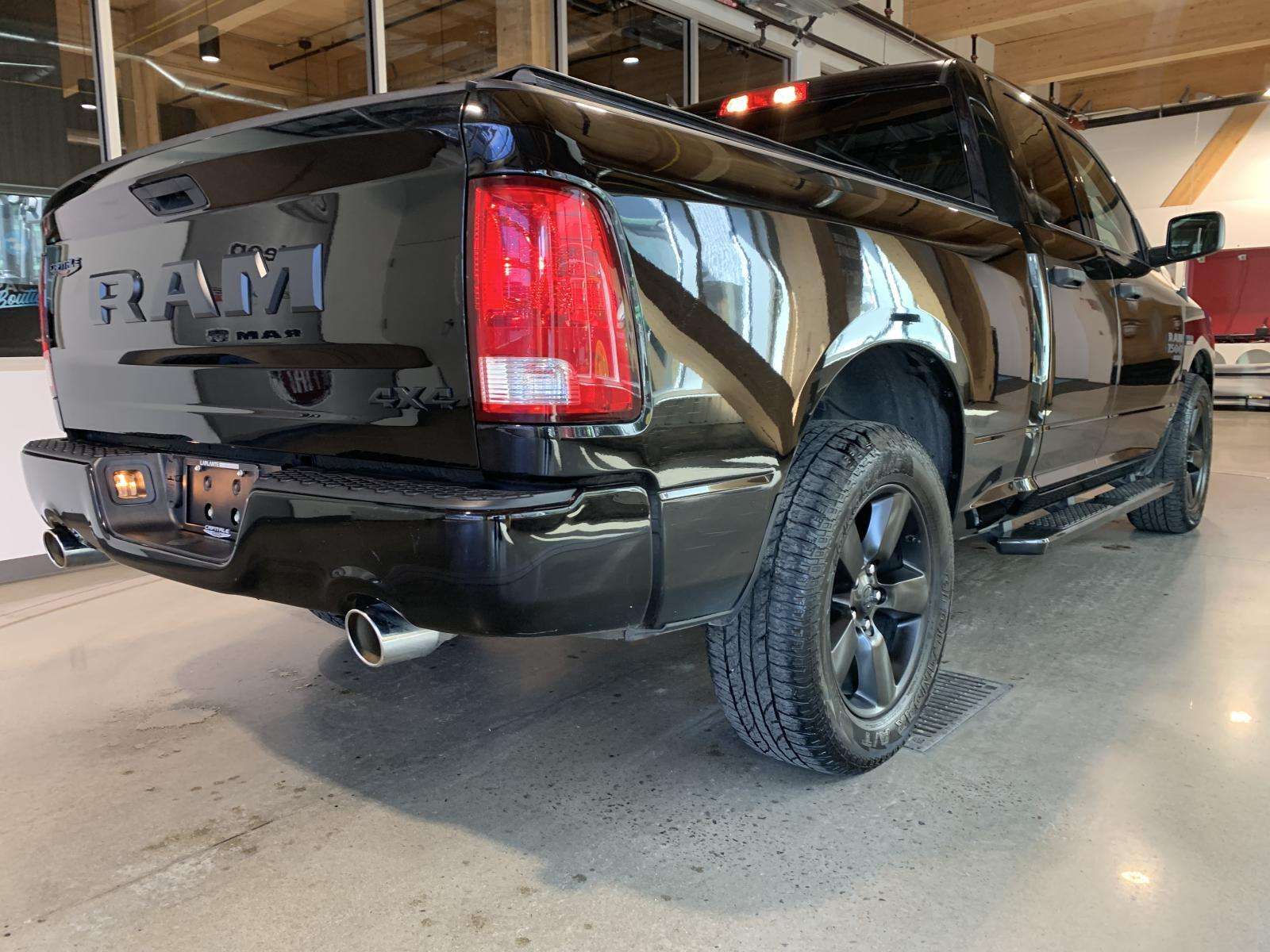 2019 RAM 1500 Express HEMI 5.7L  4X4  NIGHT EDITION  CAPOT SP — снимка 1